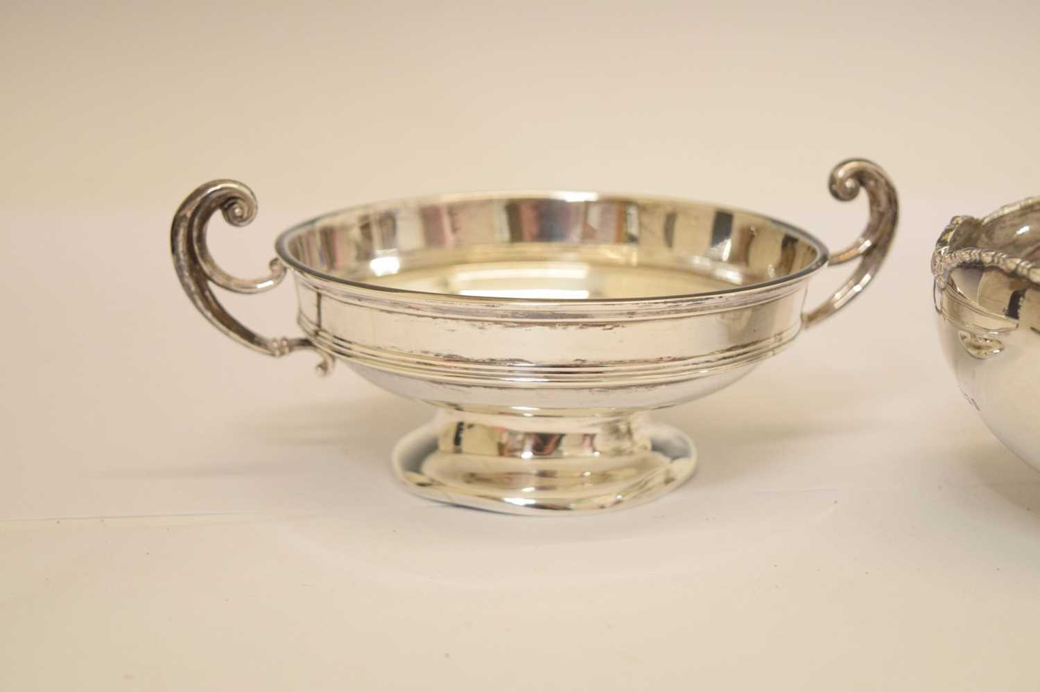 George V silver twin-handled pedestal bowl, George V cream jug, etc - Image 5 of 10