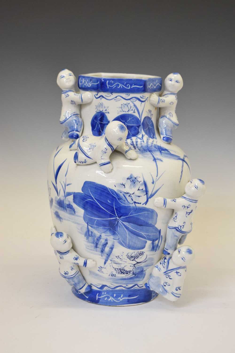 Modern Chinese-style blue and white vase - Image 2 of 9