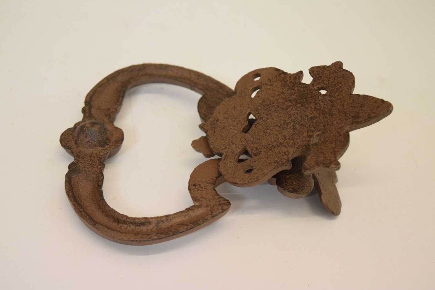 Large cast iron door knocker - Image 6 of 6