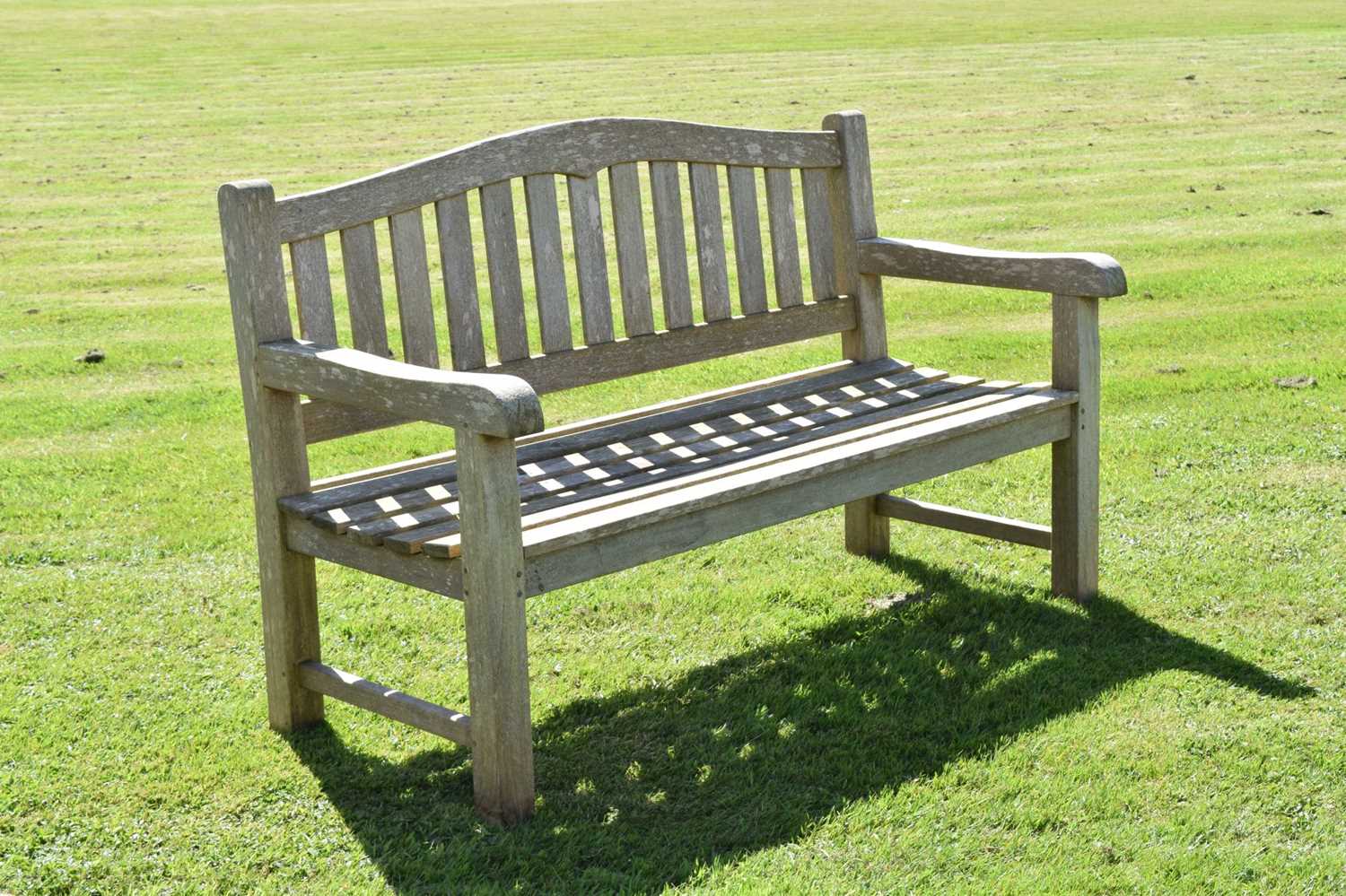 Two person teak garden bench with arched back - Image 2 of 6