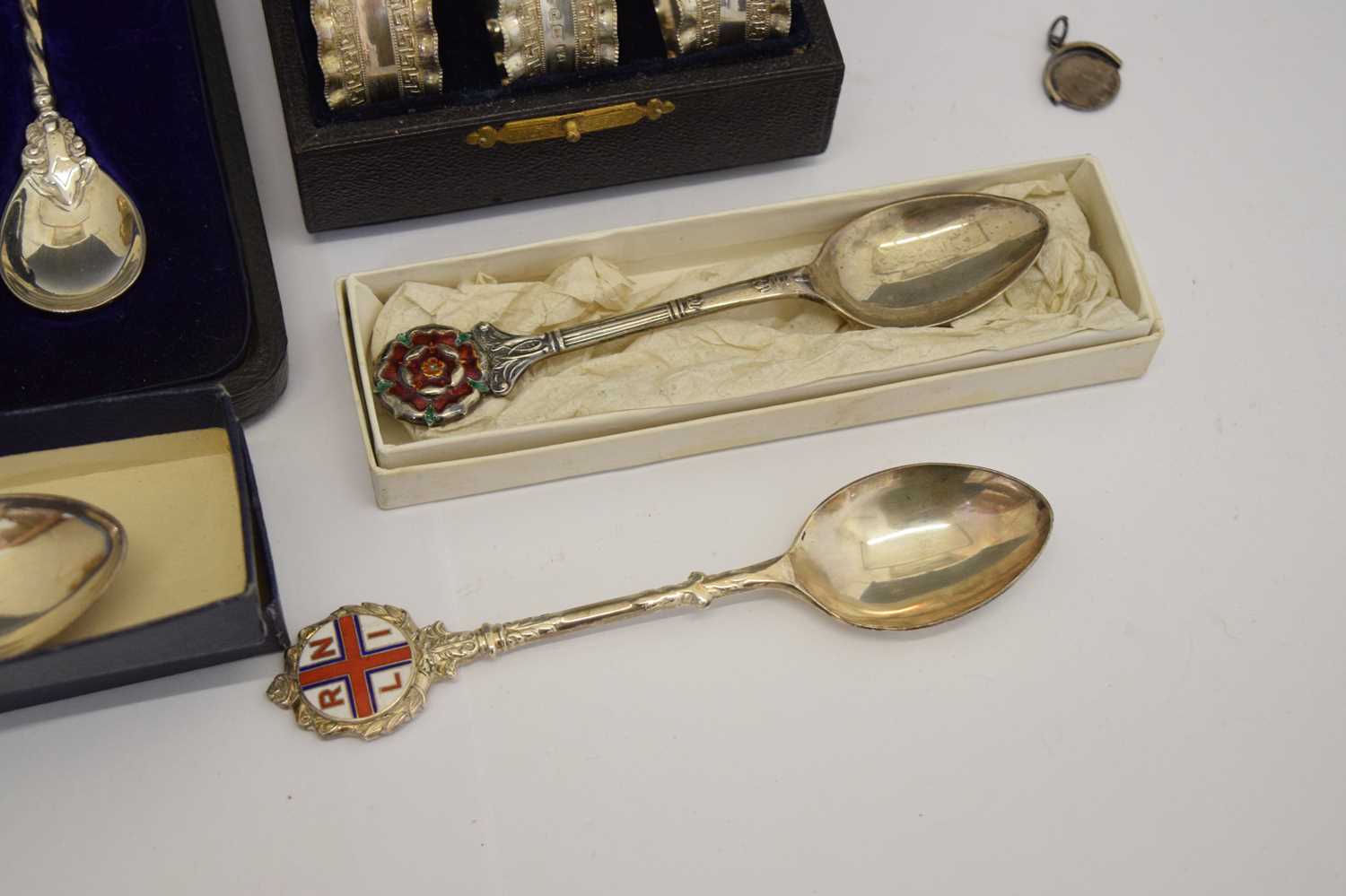 Quantity of silver, to include a set of six Swedish silver Apostle spoons, napkin rings, etc - Image 10 of 11