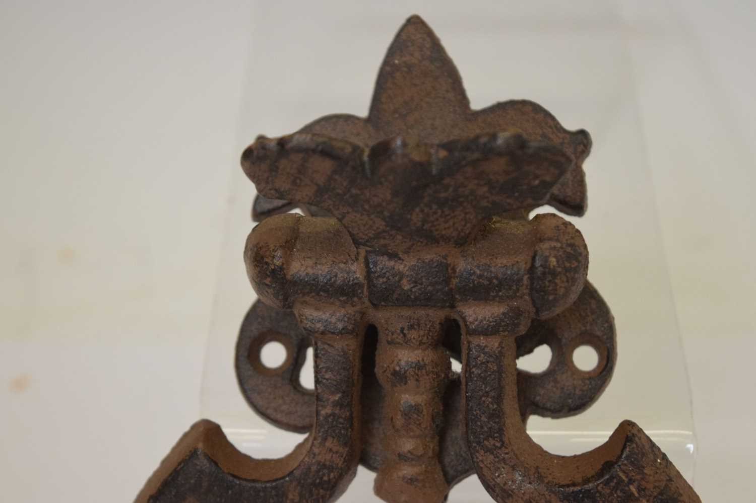 Large cast iron door knocker - Image 4 of 6