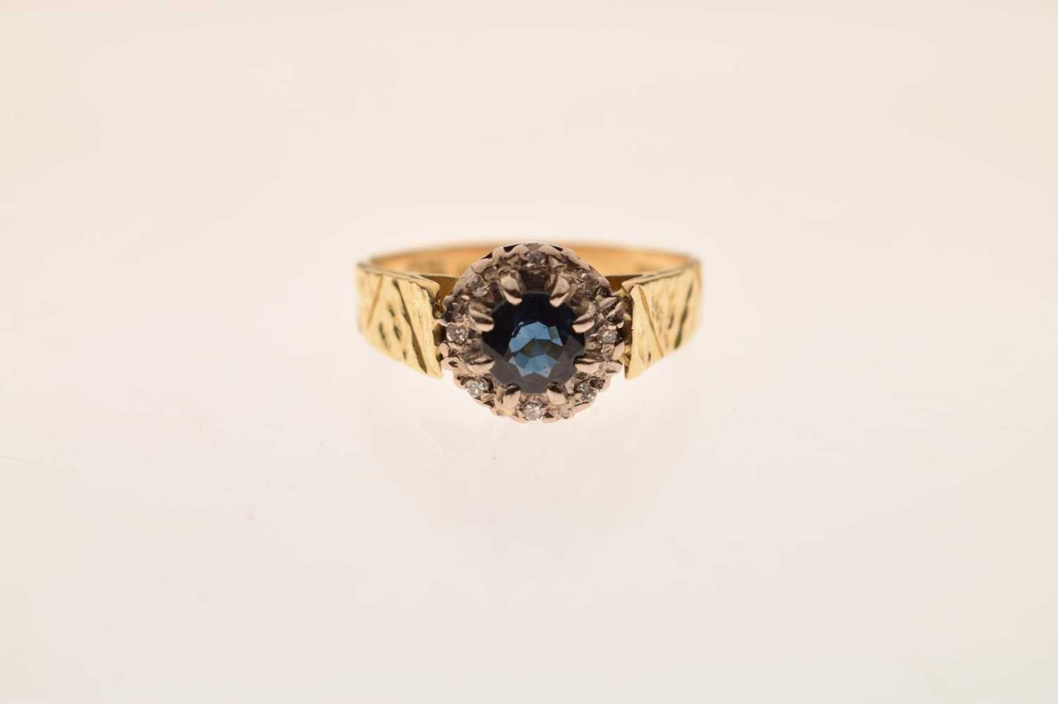 18ct gold sapphire and diamond cluster ring - Image 6 of 6