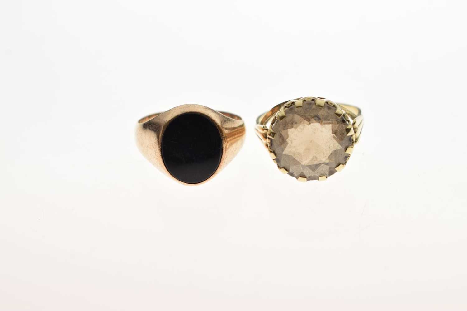 Smokey quartz ring, and a 9ct gold onyx signet ring (2) - Bild 6 aus 6