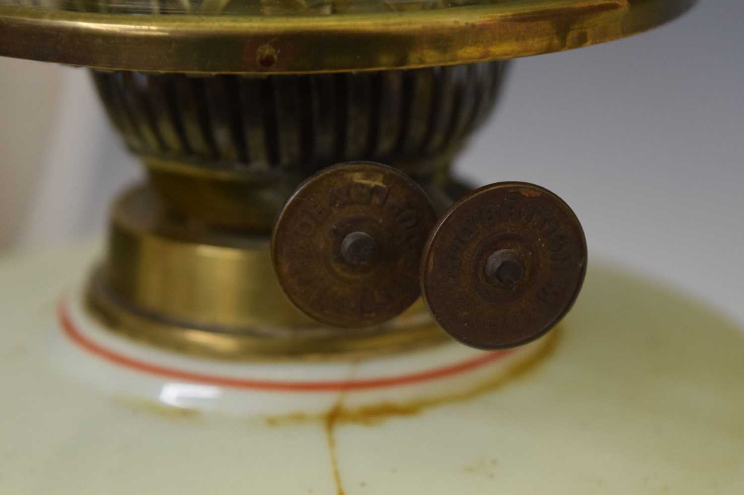 Two Victorian oil lamps - Image 12 of 15