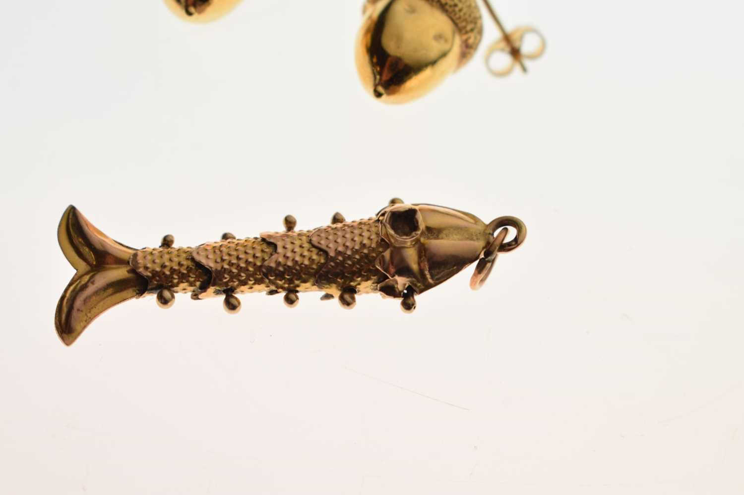 Pair of acorn design earrings, and an articulated fish pendant - Image 2 of 7