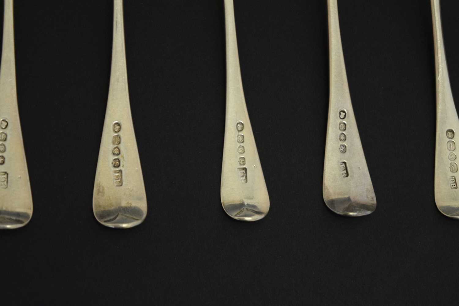 Ten Georgian silver Old English pattern dessert spoons - Image 10 of 11