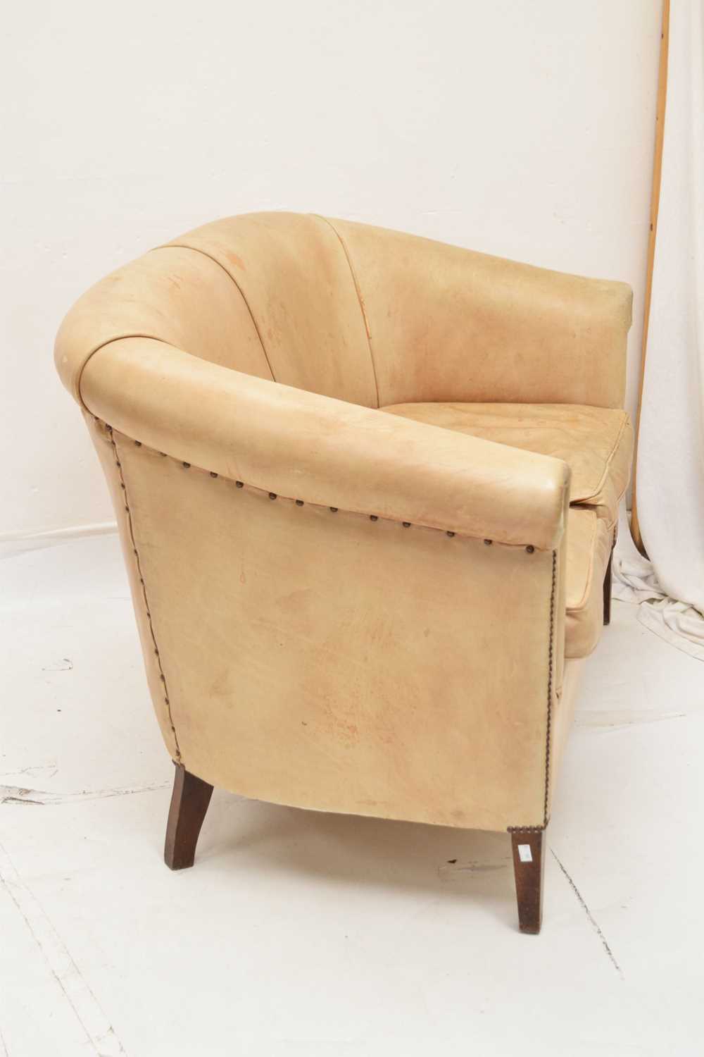 Studded pale tan leatherette tub-back two-seater office/reception settee - Image 4 of 8