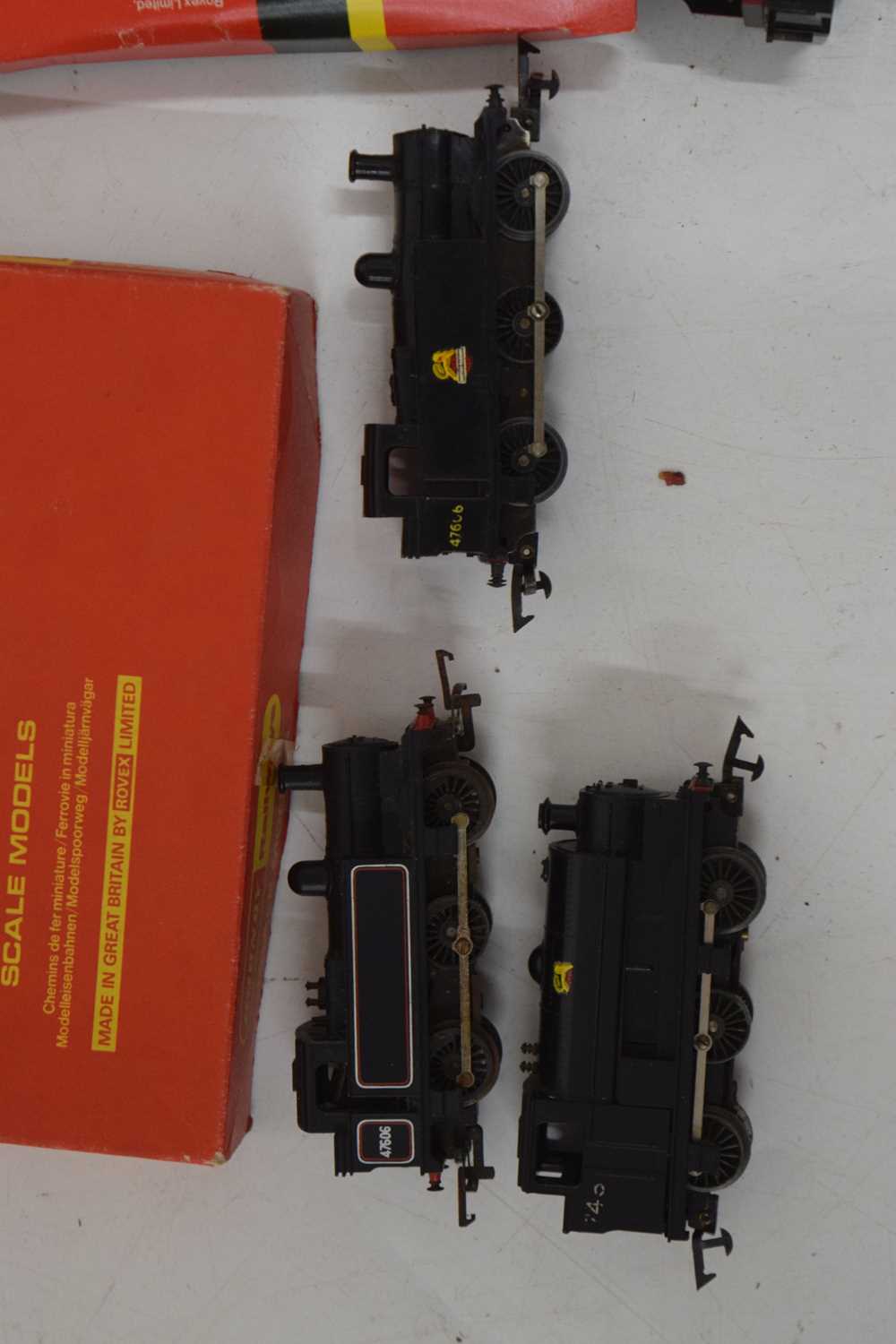 Mixed quantity of 00 gauge railway trainset locomotives, wagons and carriages - Image 3 of 12