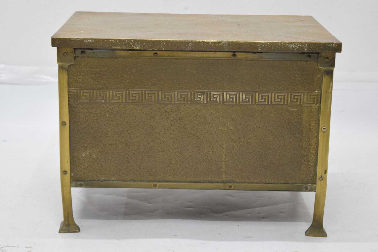 Early 20th century hammered brass coal/log bin - Image 4 of 7