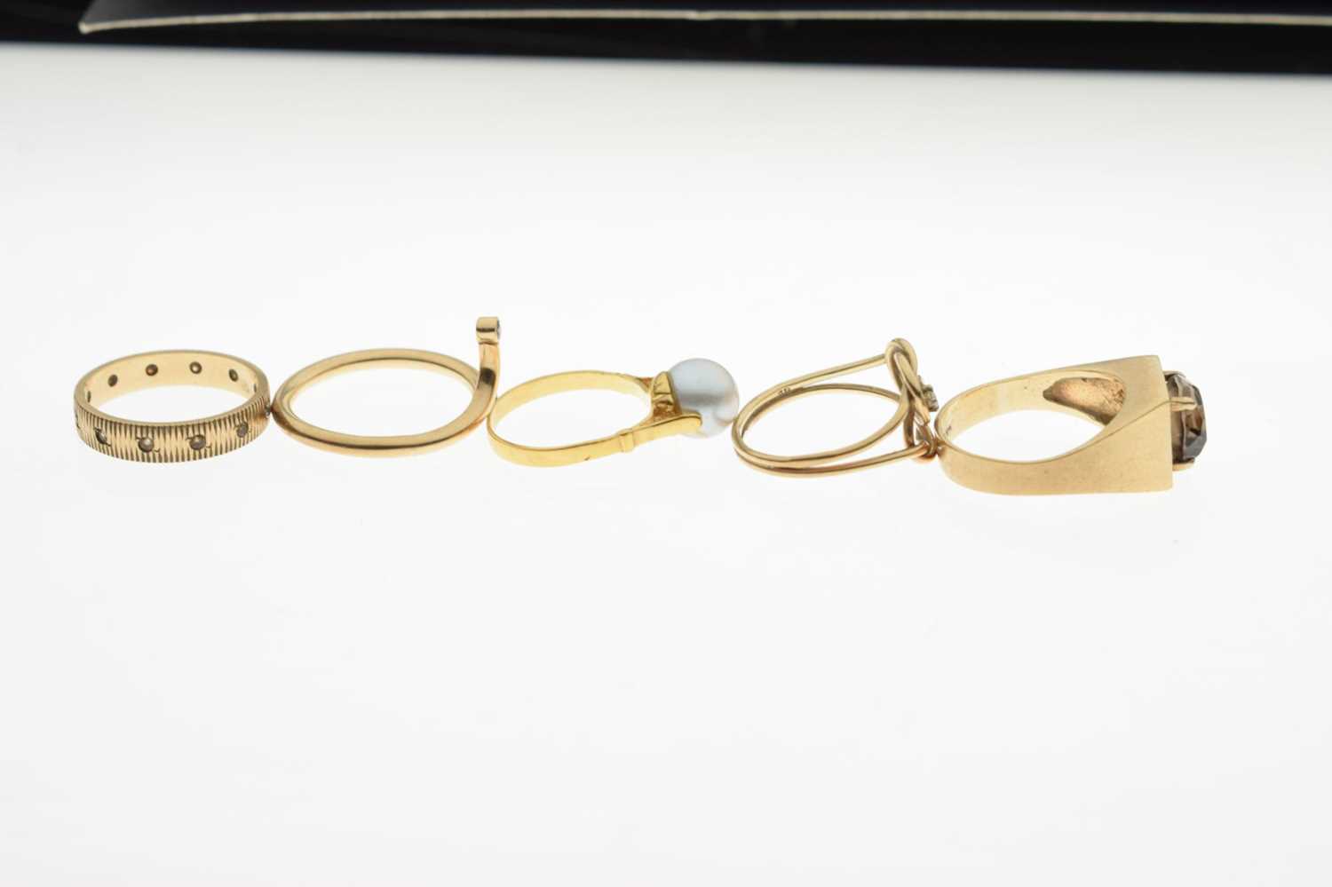 Five 9ct gold dress rings - Image 5 of 5