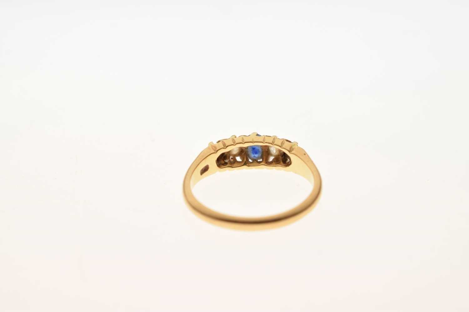 Sapphire and diamond 18ct gold boat head ring - Image 3 of 6