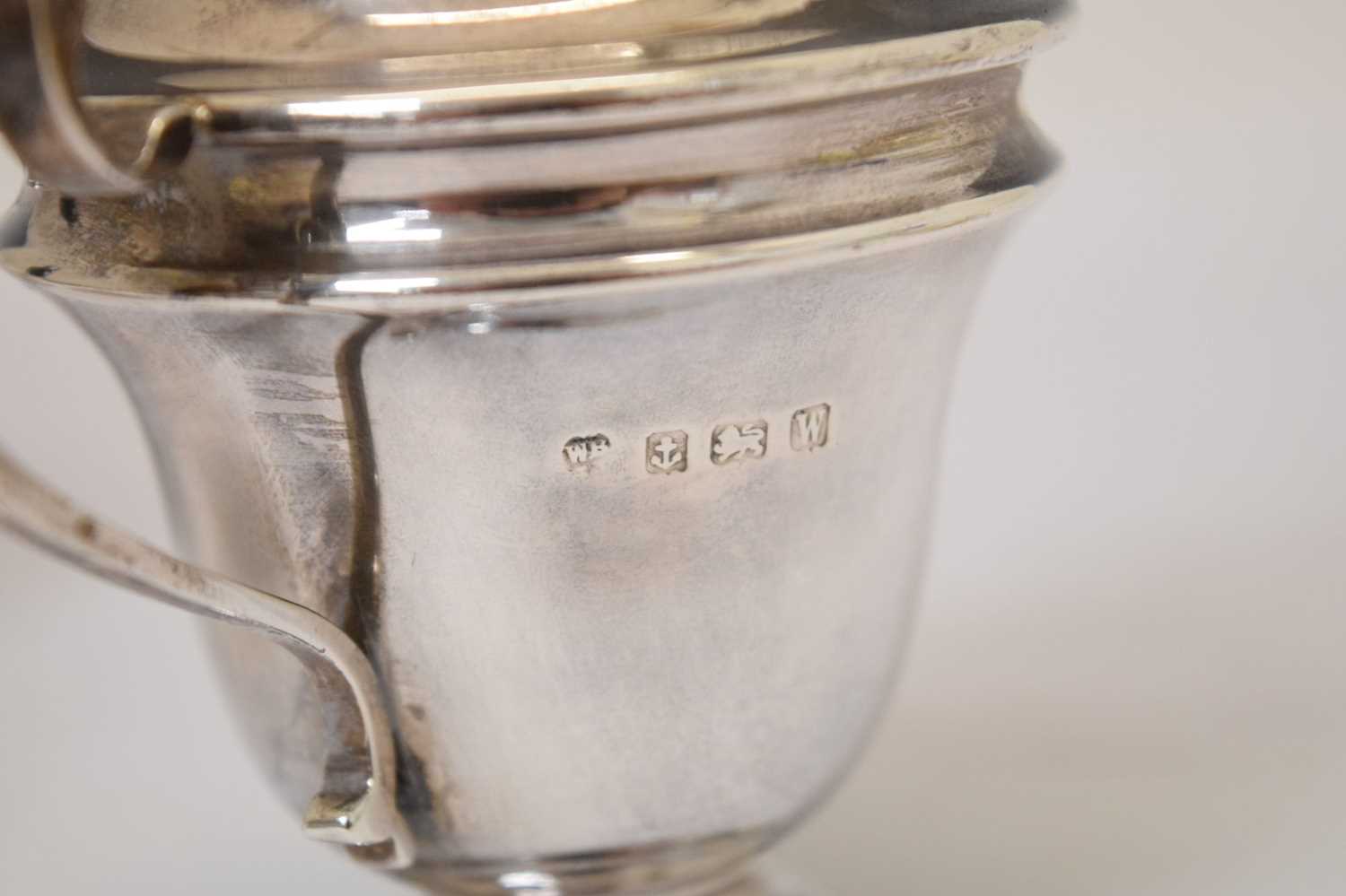 George V silver twin-handled pedestal bowl, George V cream jug, etc - Image 7 of 10
