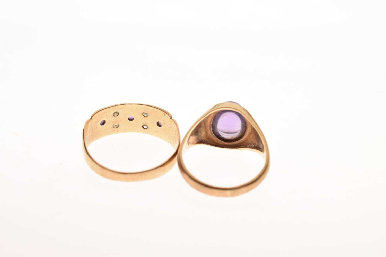 Amethyst cabochon 9ct gold ring, and an amethyst and diamond 9ct gold ring (2) - Image 4 of 6