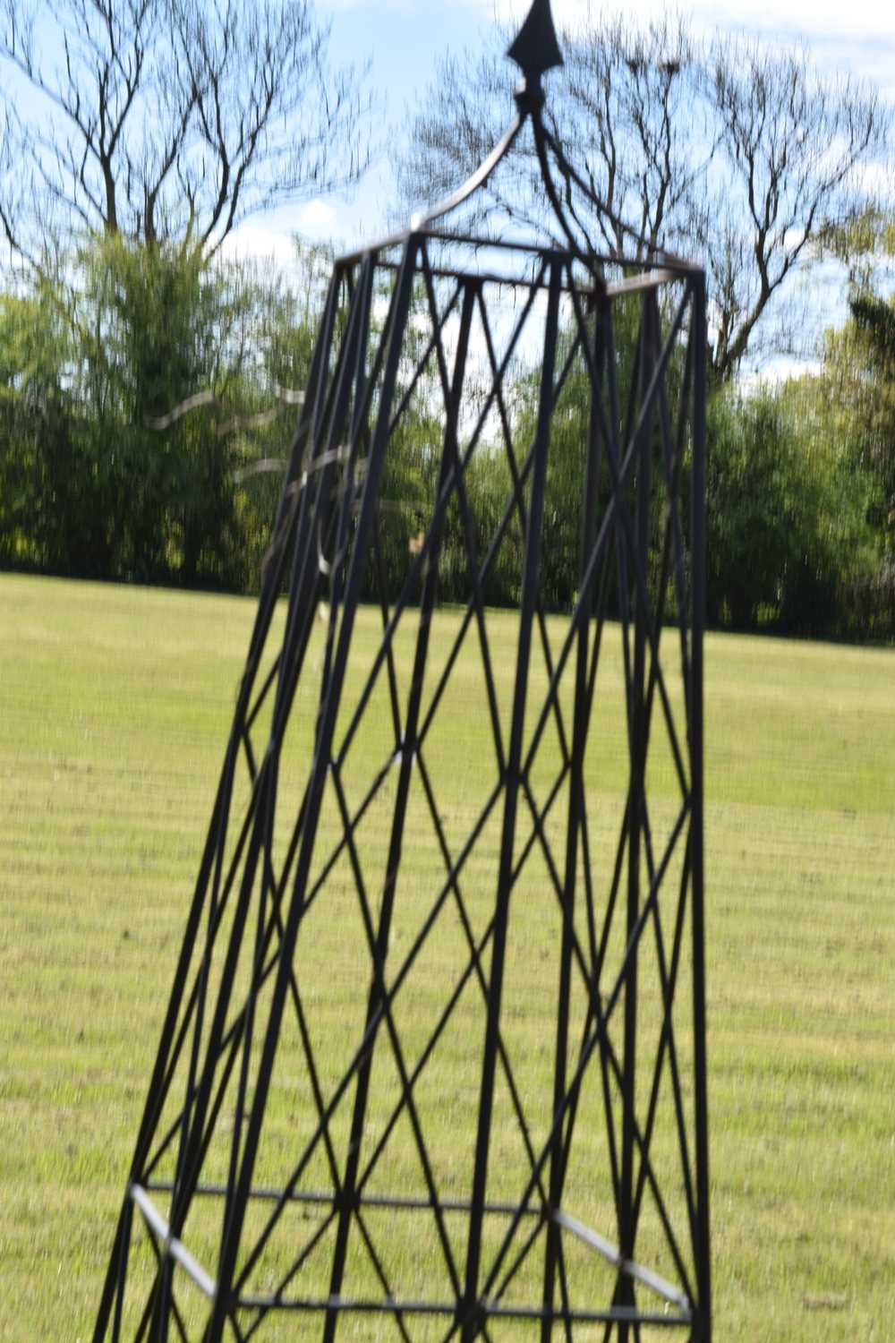 Two wrought iron bean frame obelisks - Image 3 of 7