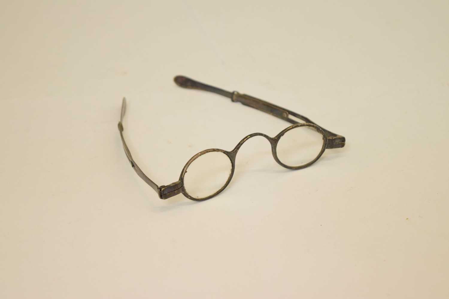 Pair of George III silver-mounted spectacles - Image 2 of 8