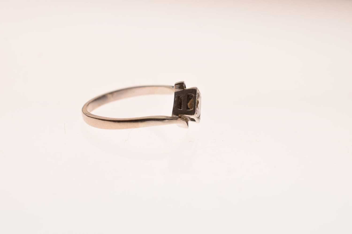 Diamond solitaire crossover ring, 0.33ct approx. - Image 5 of 5