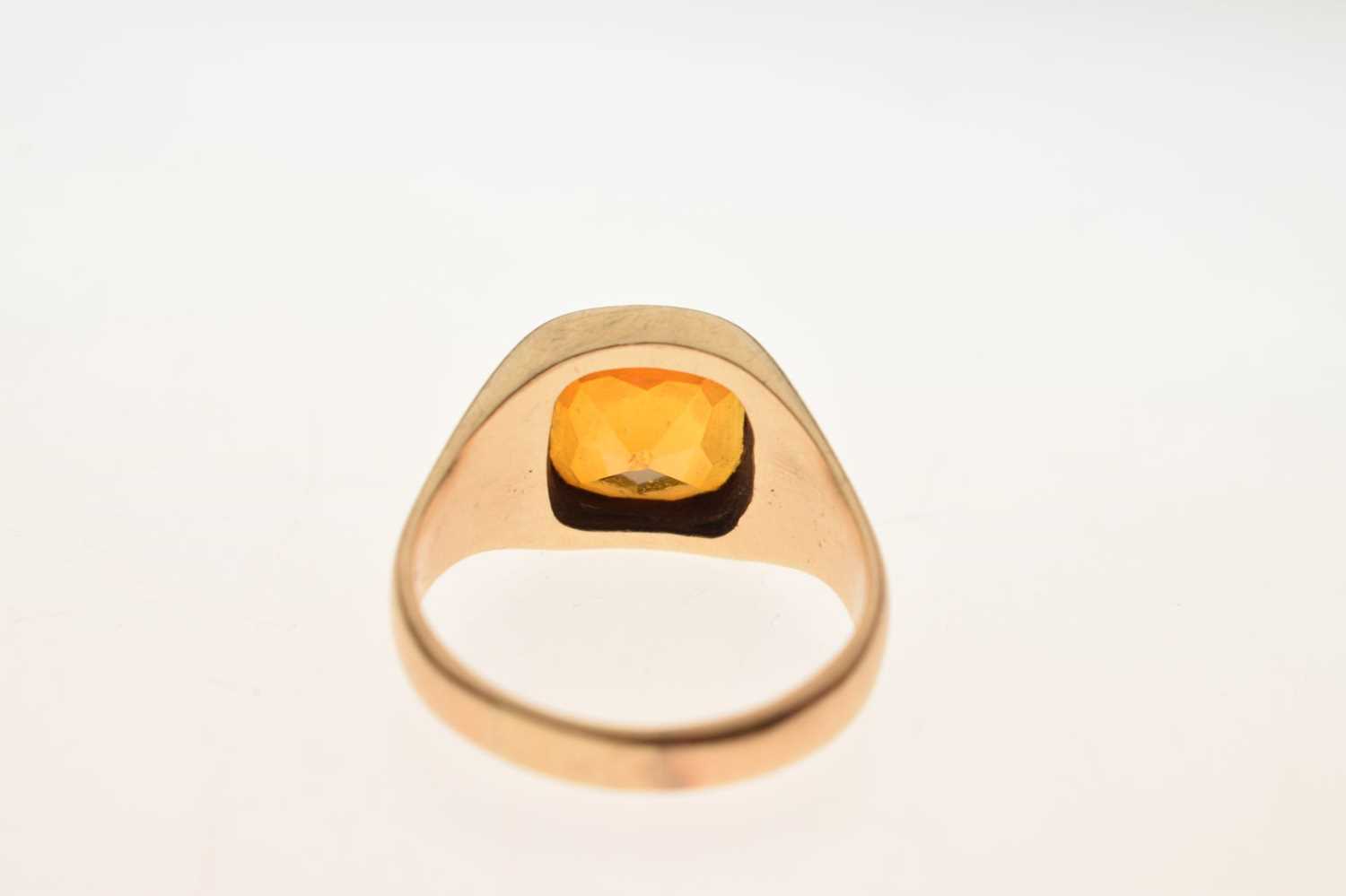 9ct gold ring set an orange-coloured faceted cushion-shaped stone - Image 3 of 6