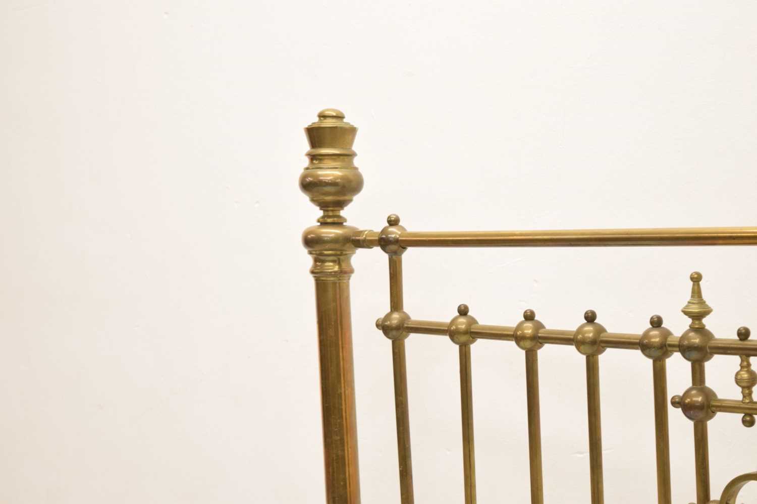 Late Victorian brass King-size bed - Image 4 of 17
