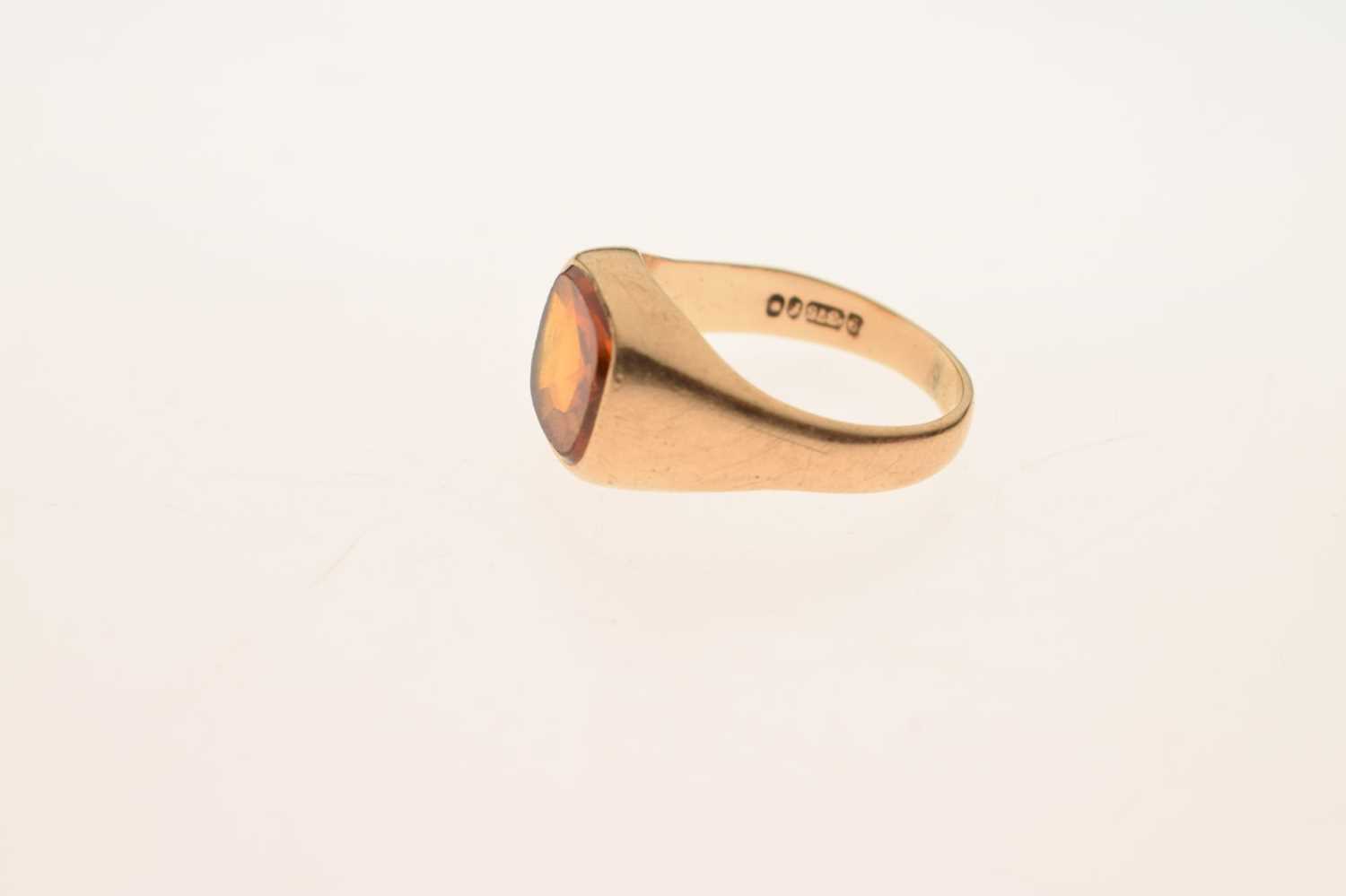 9ct gold ring set an orange-coloured faceted cushion-shaped stone - Image 2 of 6