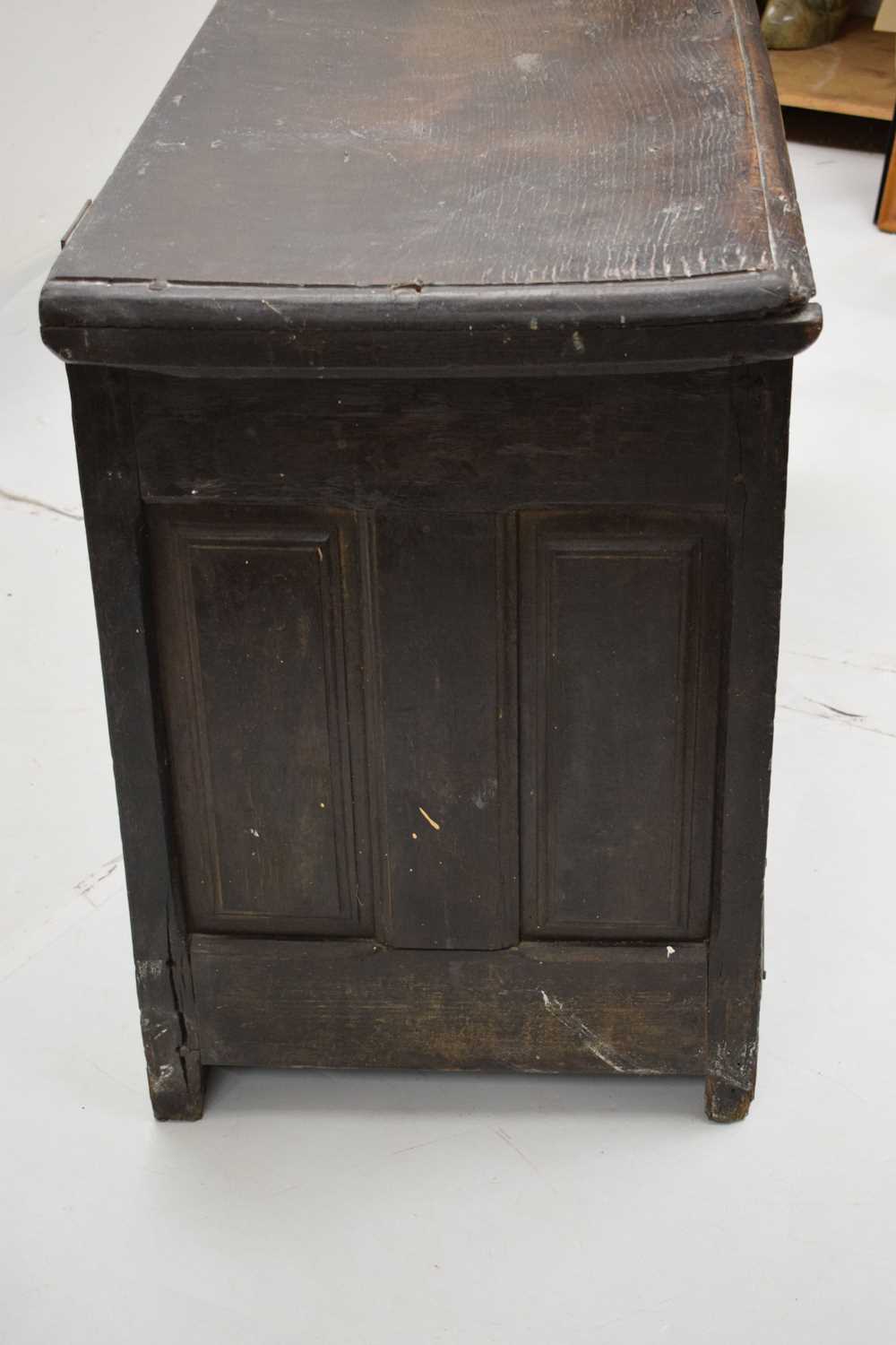 17th century oak chip-carved coffer or bedding chest - Image 8 of 21