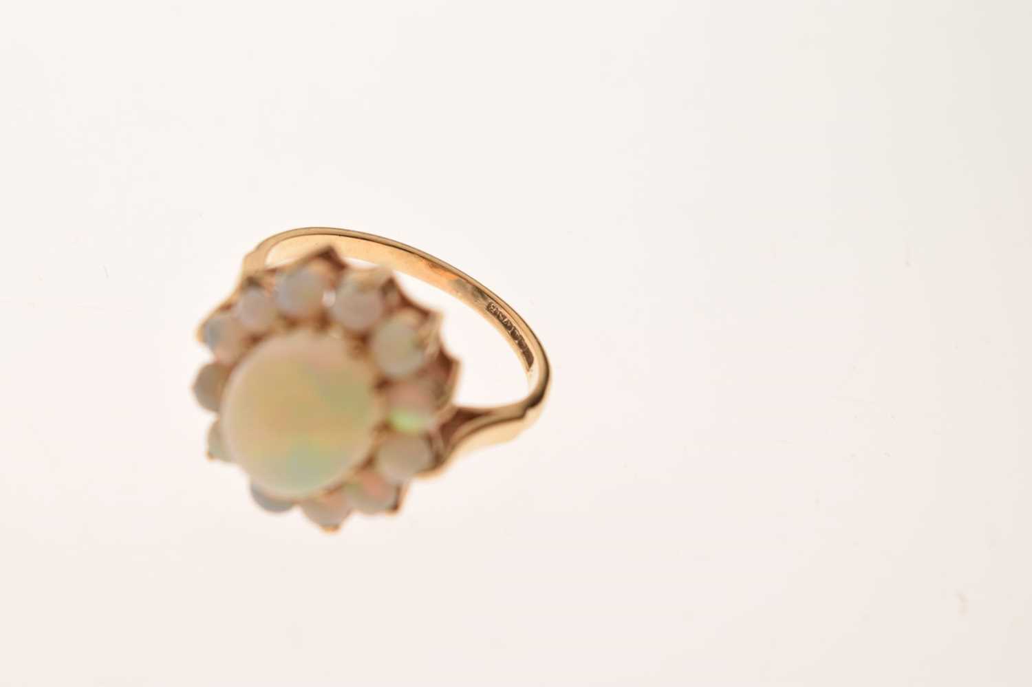 9ct gold opal cluster ring - Image 5 of 6