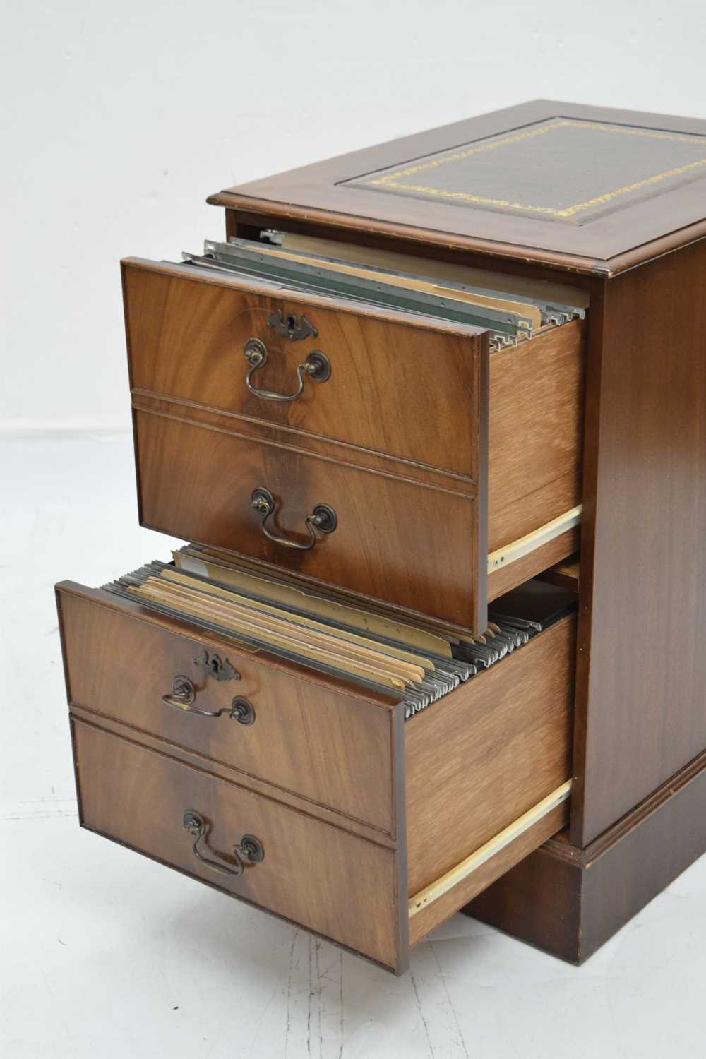 Reproduction mahogany pedestal two drawer filing cabinet - Image 7 of 7