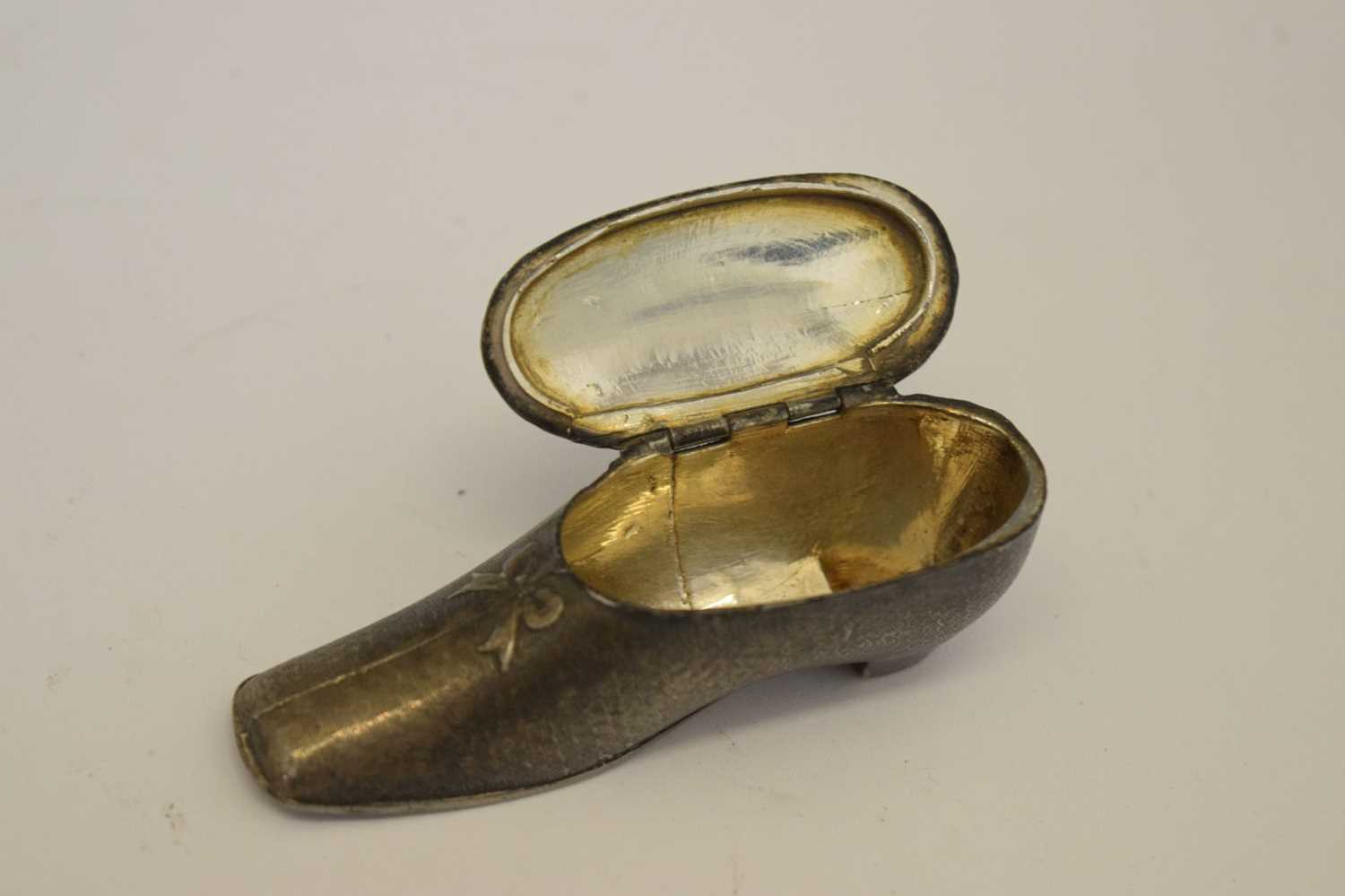 Pair of 19th century silver plated shoe-form snuff boxes - Image 11 of 16