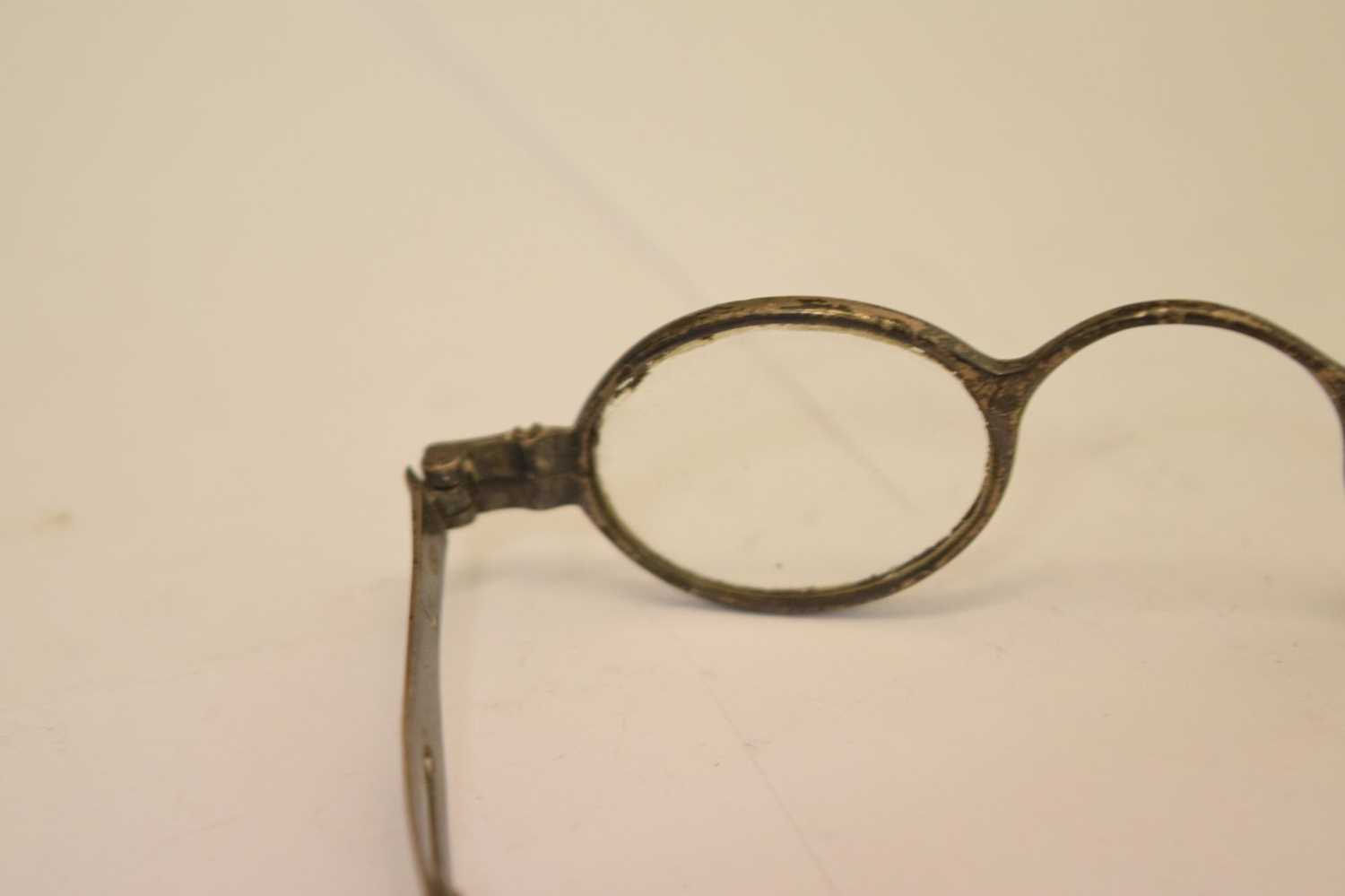 Pair of George III silver-mounted spectacles - Image 4 of 8