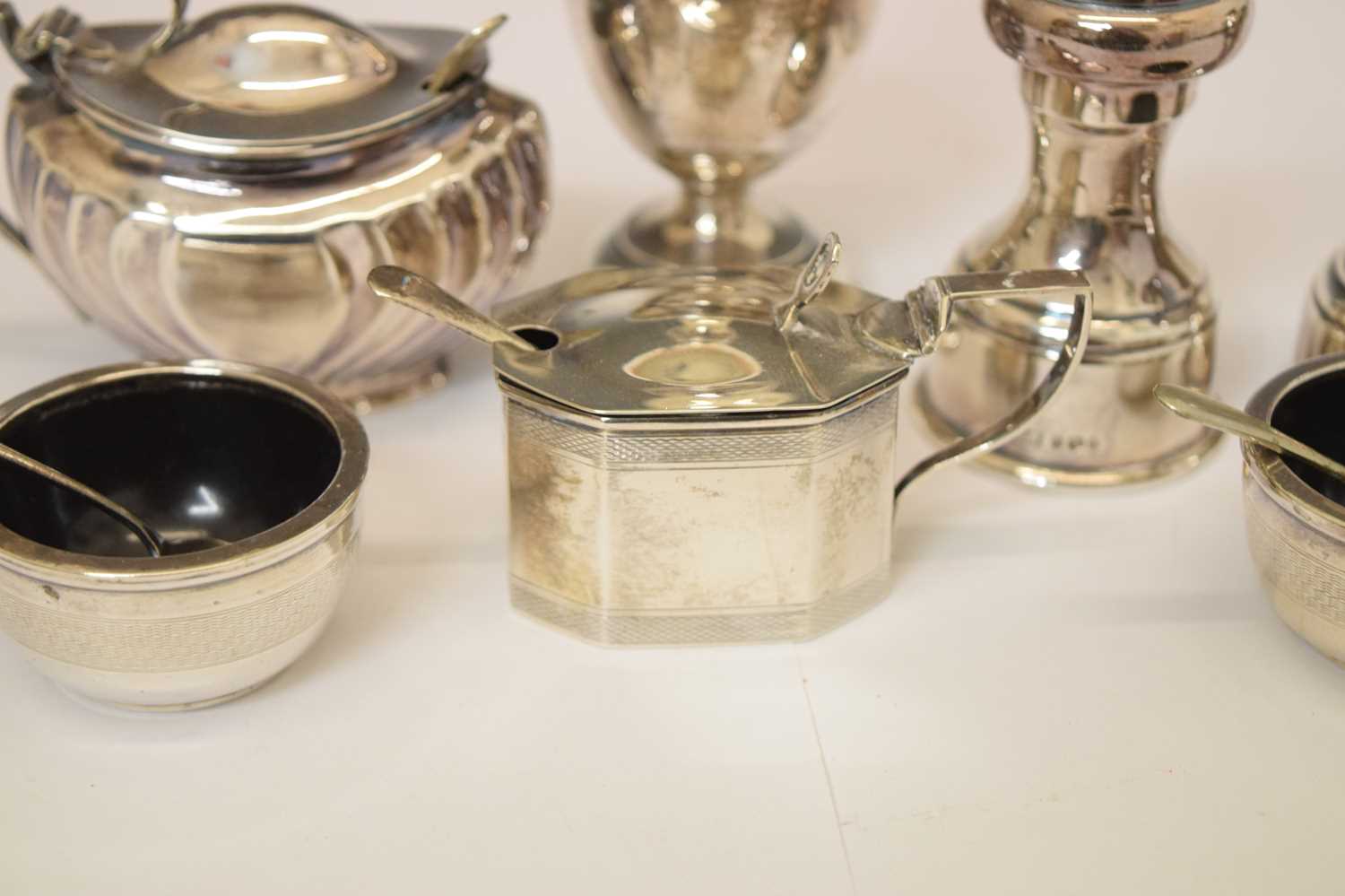 Quantity of small silver to include a pair of Elizabeth II silver pepper mills, etc - Image 9 of 10