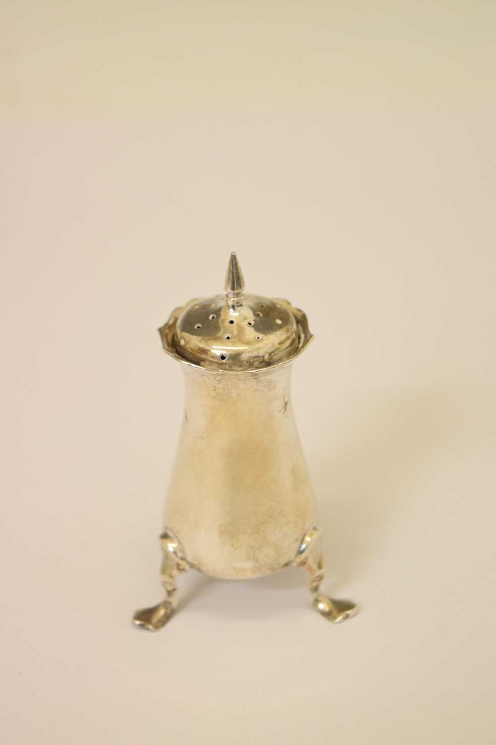 Group of silver to include late Victorian silver sugar sifter, asparagus tongs, etc - Image 6 of 11