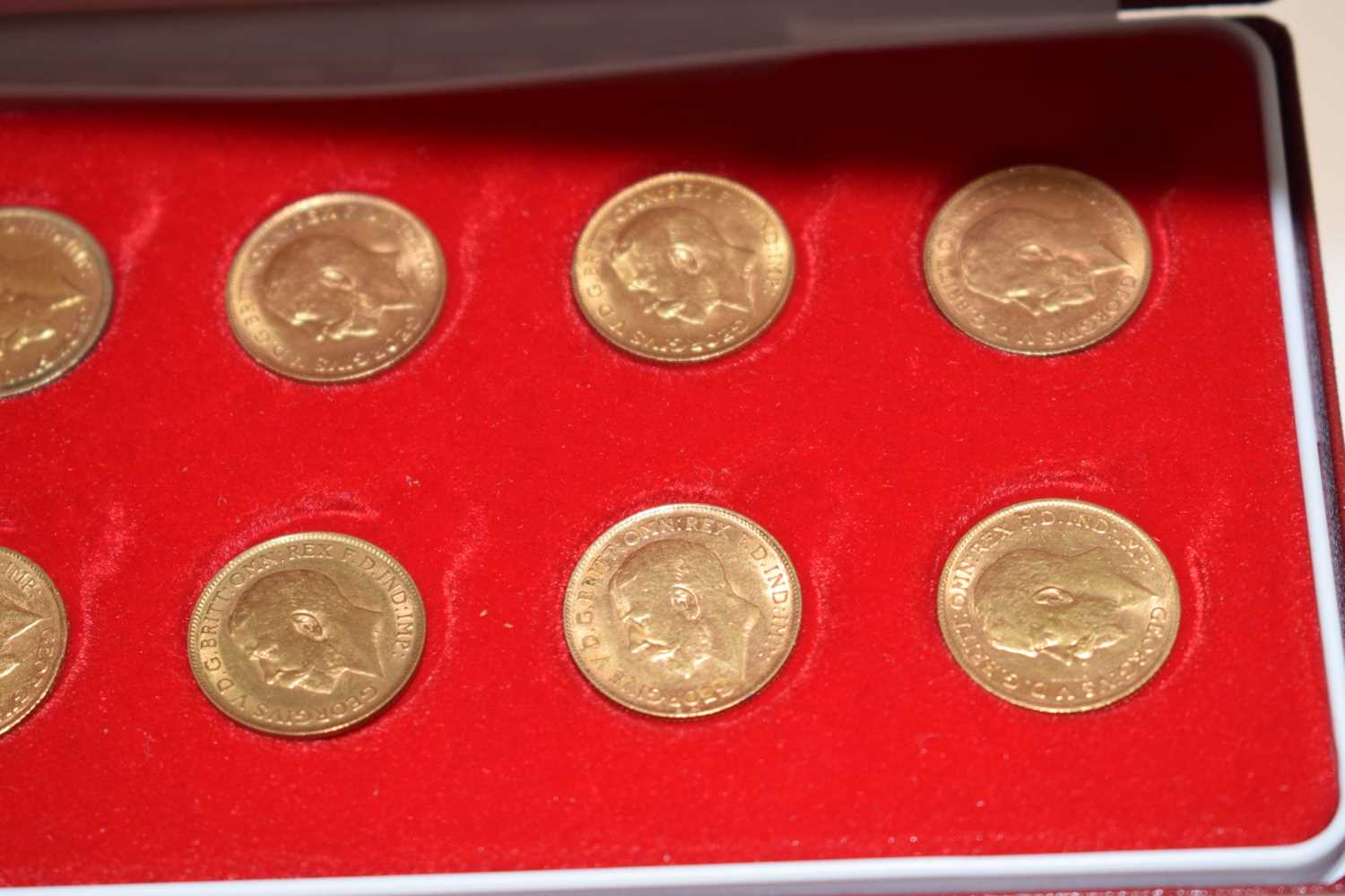 Ten George V gold half sovereigns - Image 7 of 7