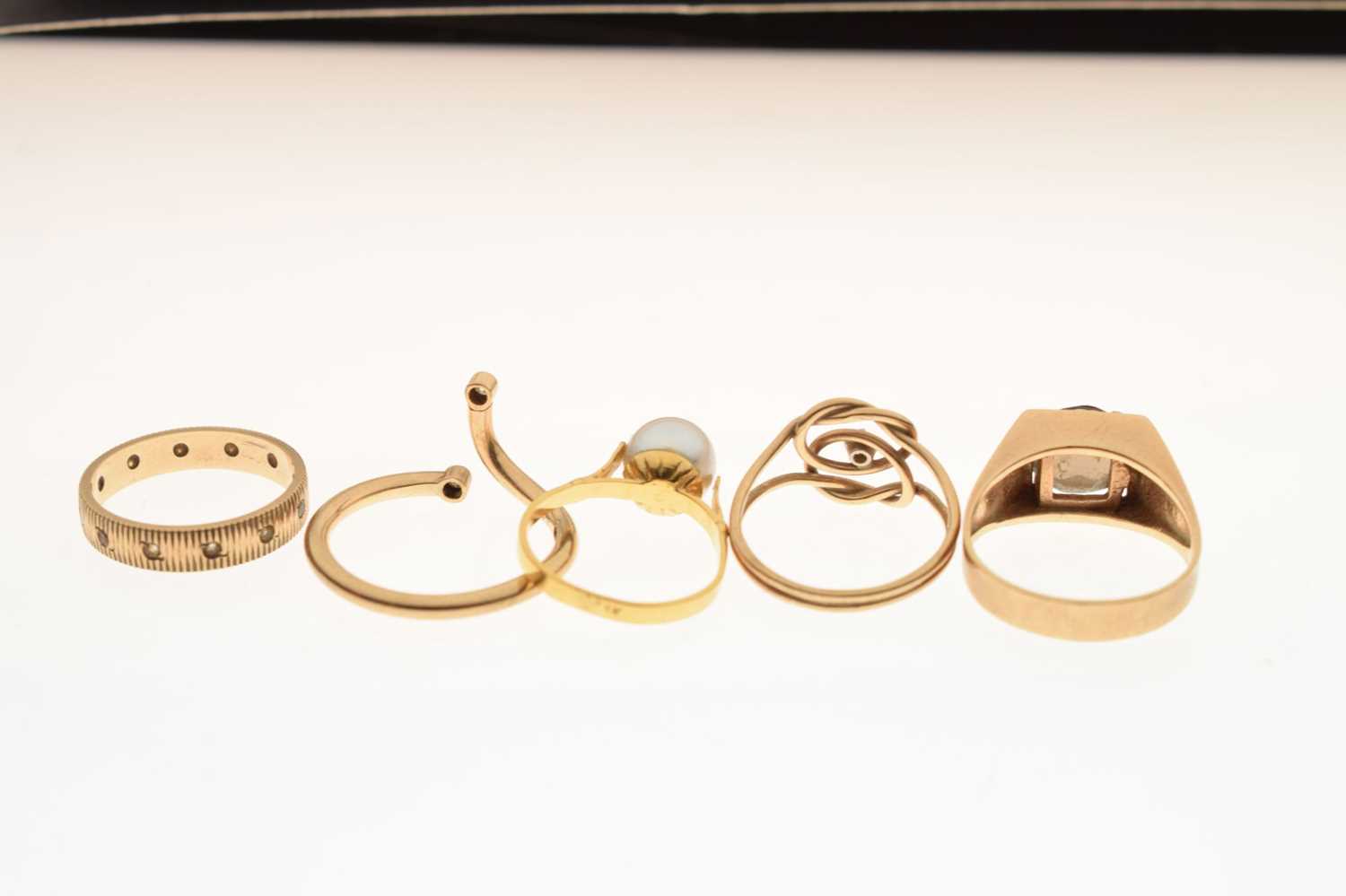 Five 9ct gold dress rings - Image 4 of 5