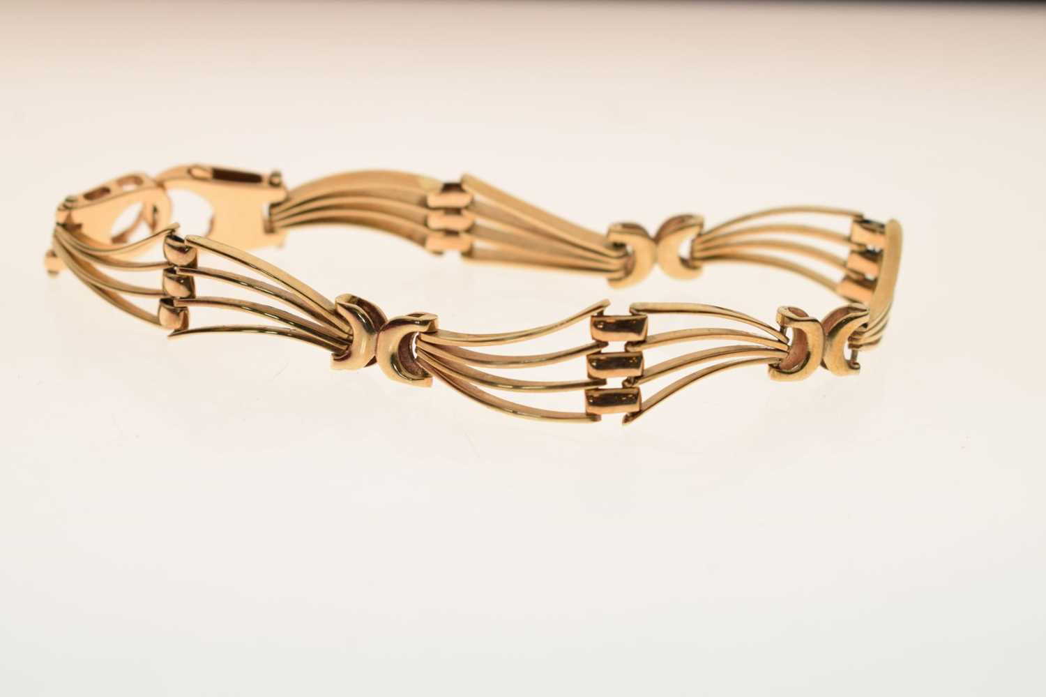 9ct gold fancy gate link bracelet - Image 2 of 7