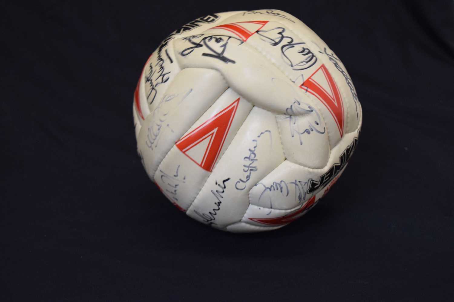 Manchester United autographed football - Bild 6 aus 7