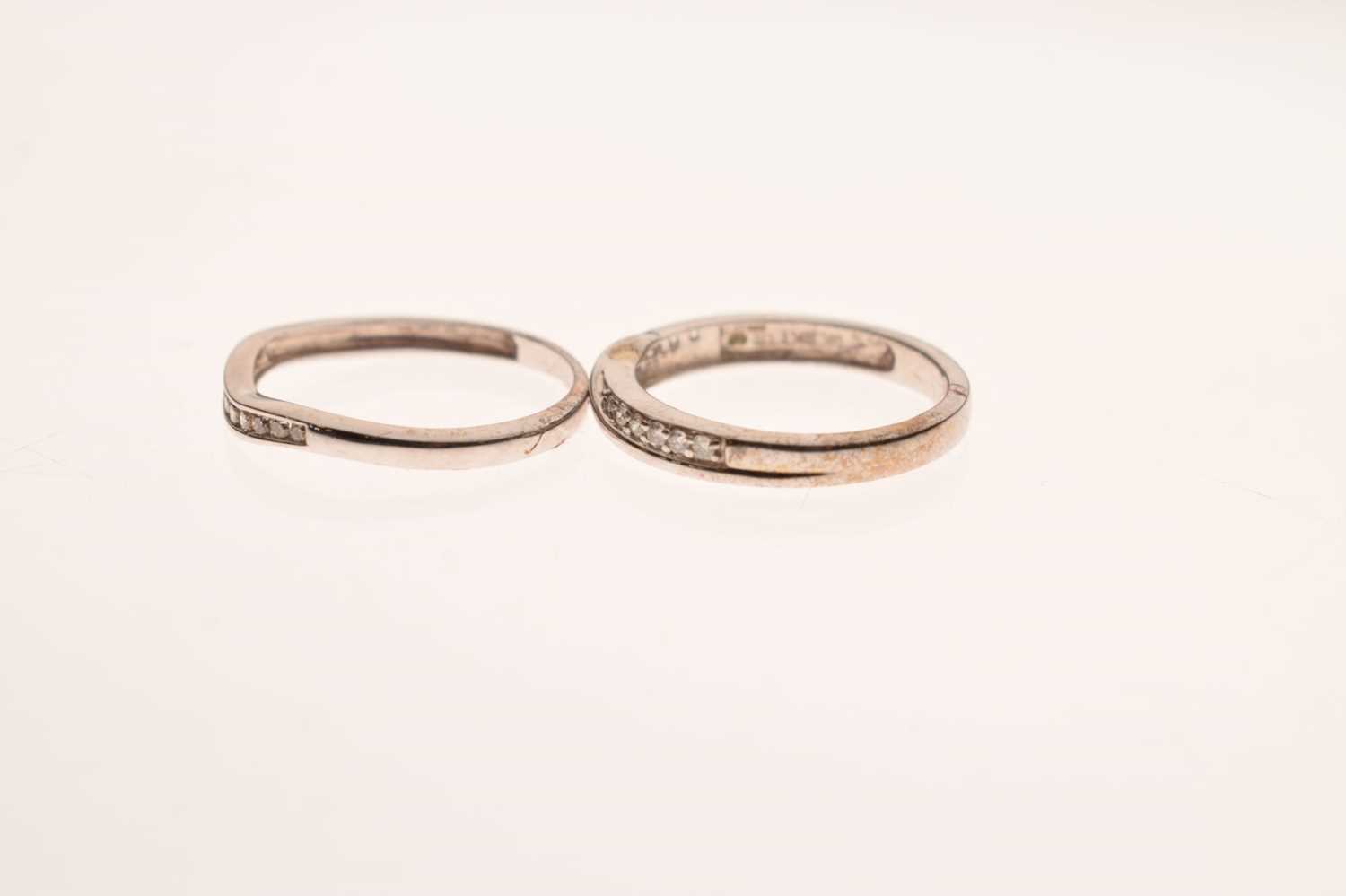 9ct white gold diamond set shaped wedding ring - Image 2 of 6