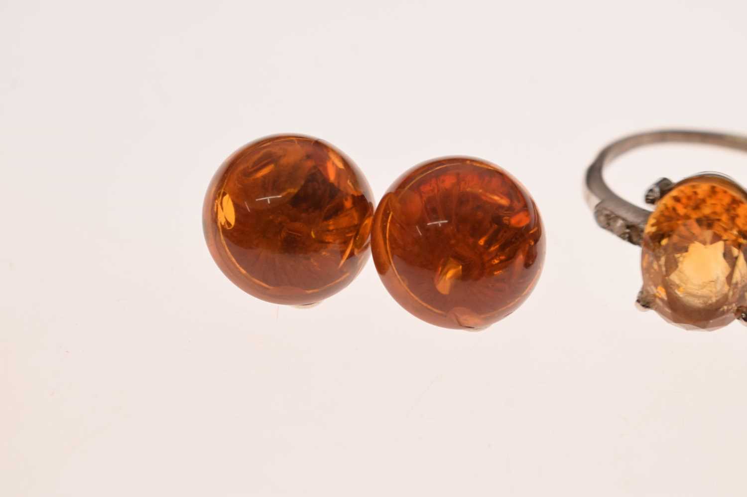 Group of amber jewellery - Image 5 of 11