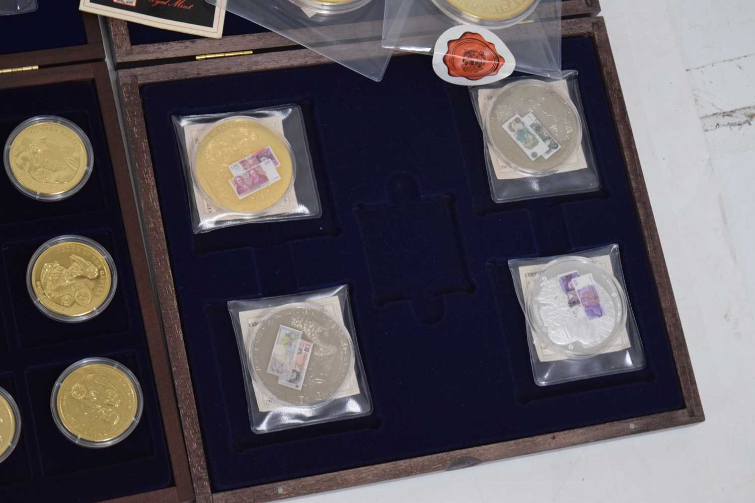 Quantity of modern commemorative and collector's coins - Image 5 of 11