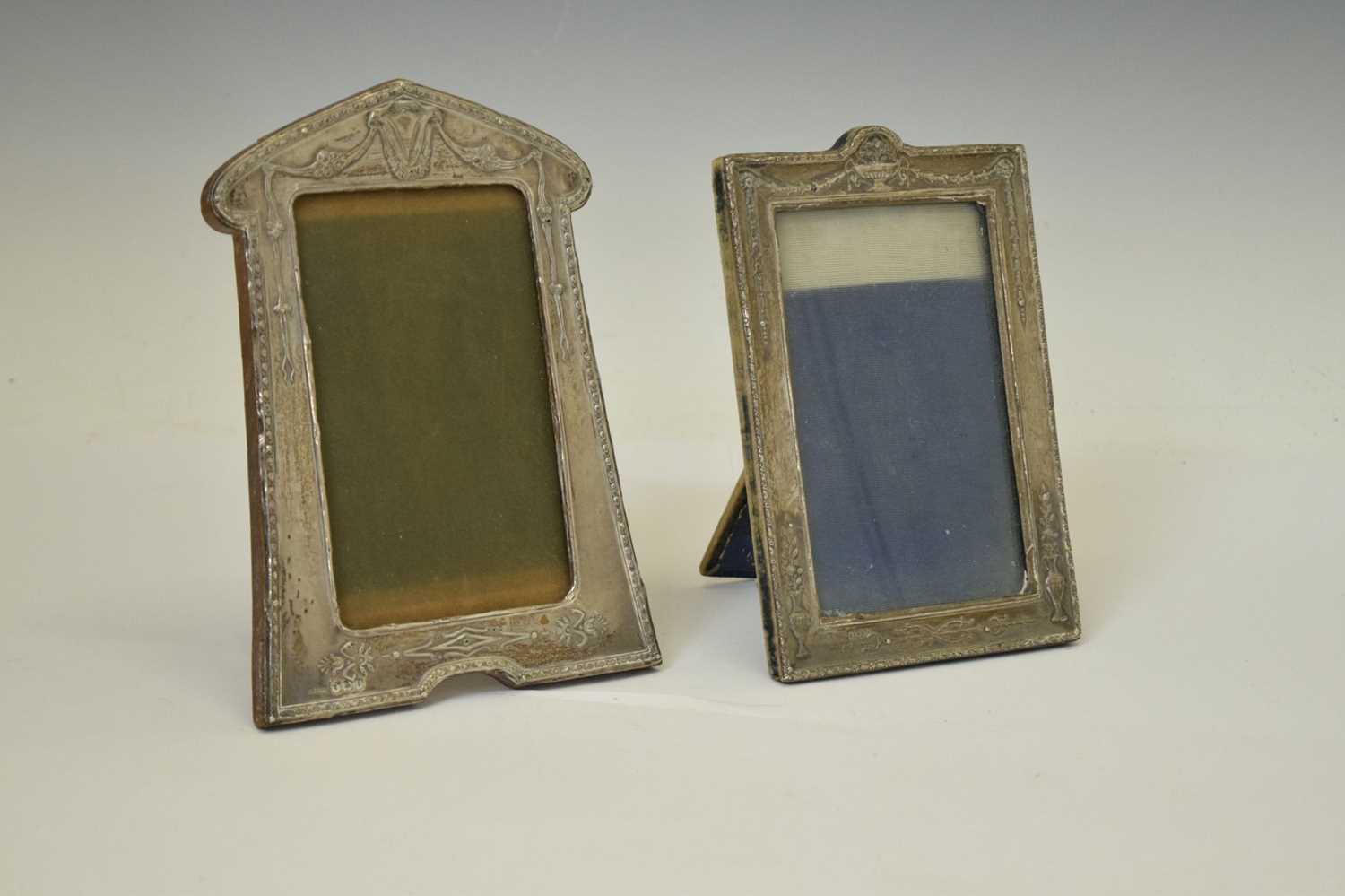 Two George V silver mounted easel photo frames - Image 2 of 7