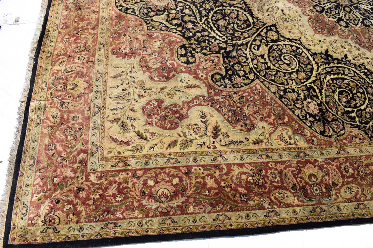 Large Indian machine-made wool carpet - Image 4 of 14