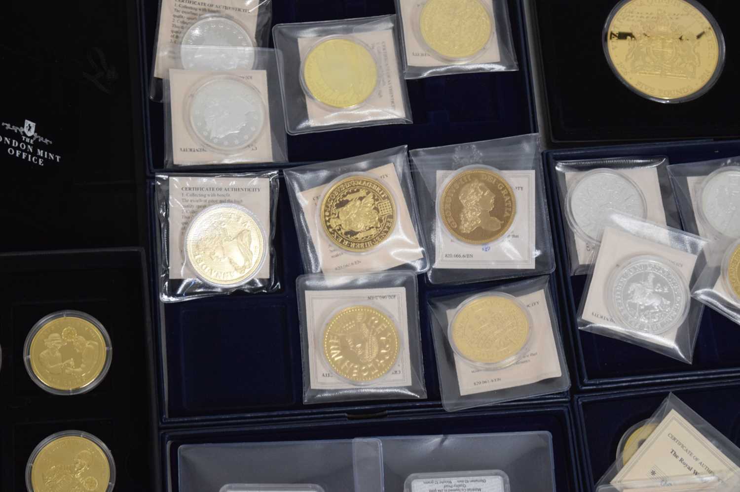 Quantity of modern commemorative and collector's coins - Image 3 of 11