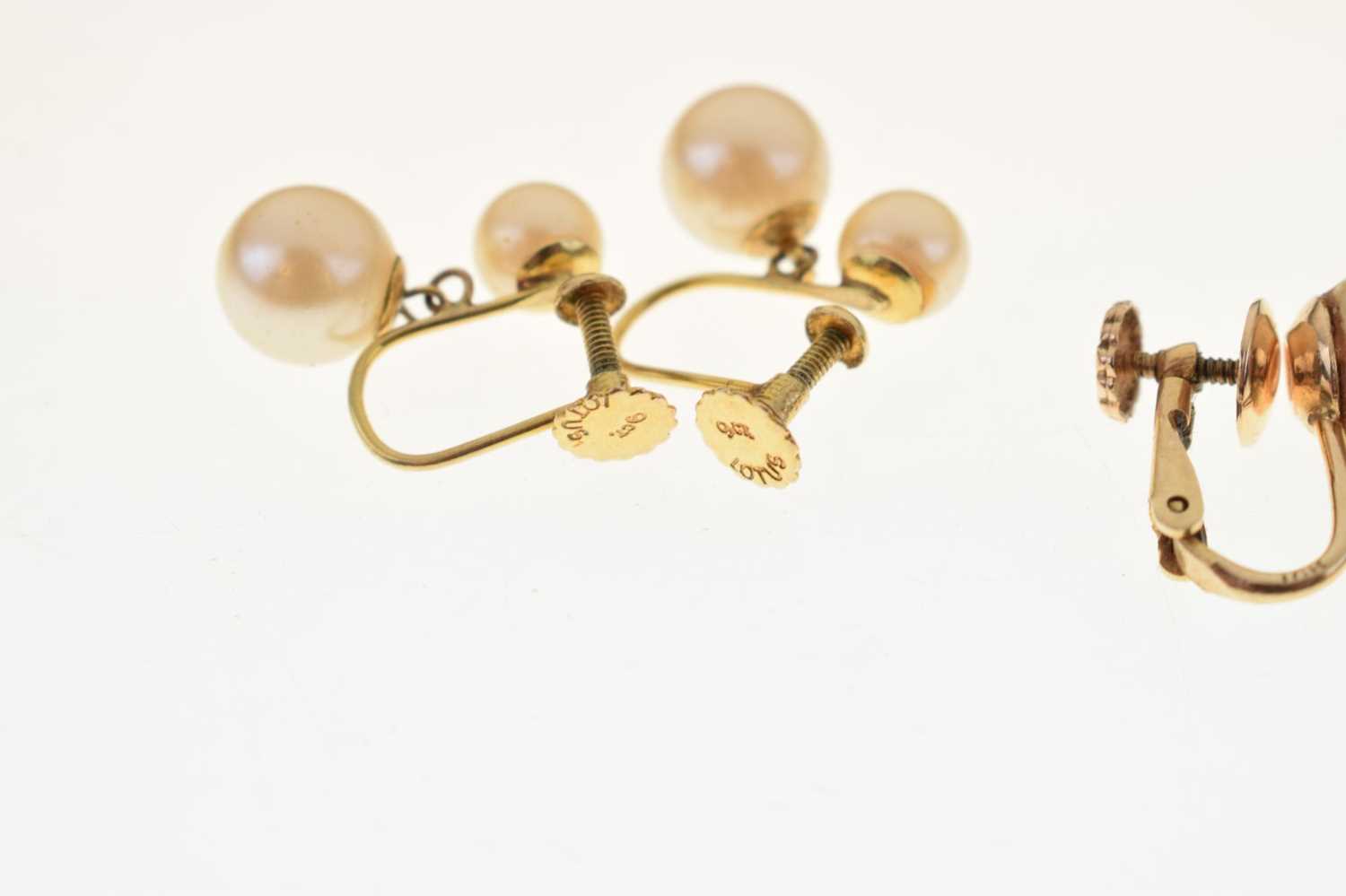 Two pairs of pearl earrings - Image 3 of 5