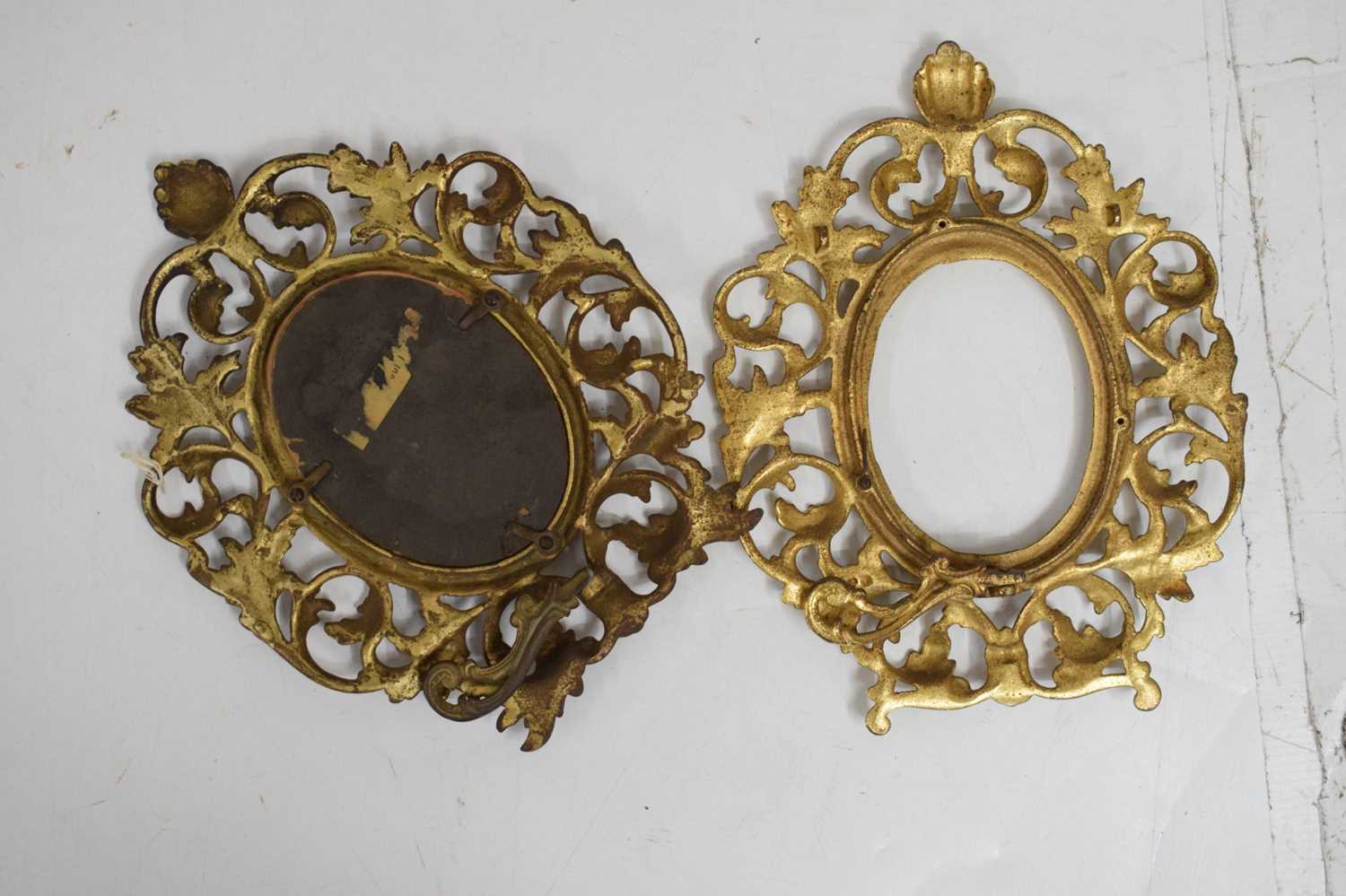 Pair of 20th century gilt cast oval frames - Bild 7 aus 7