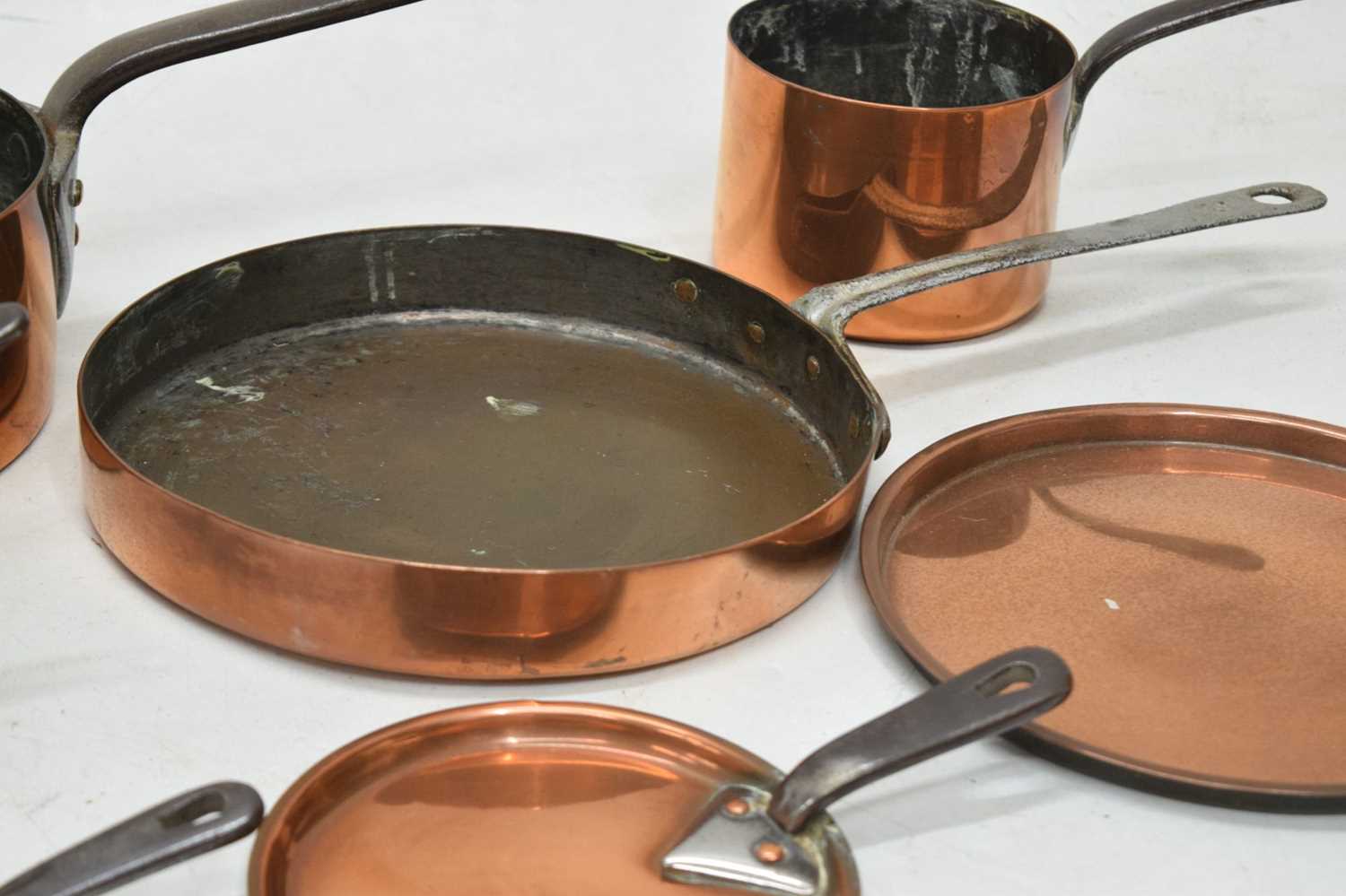 Graduated set of four copper saucepans with iron handles - Image 7 of 9