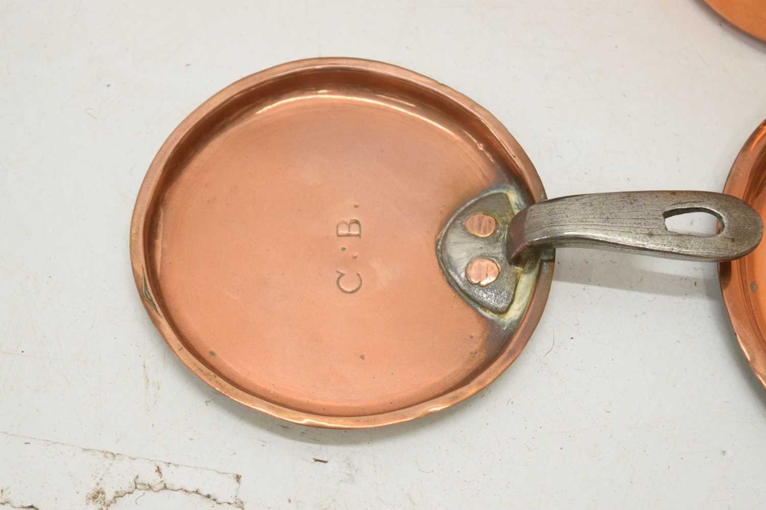 Graduated set of four copper saucepans with iron handles - Image 8 of 9