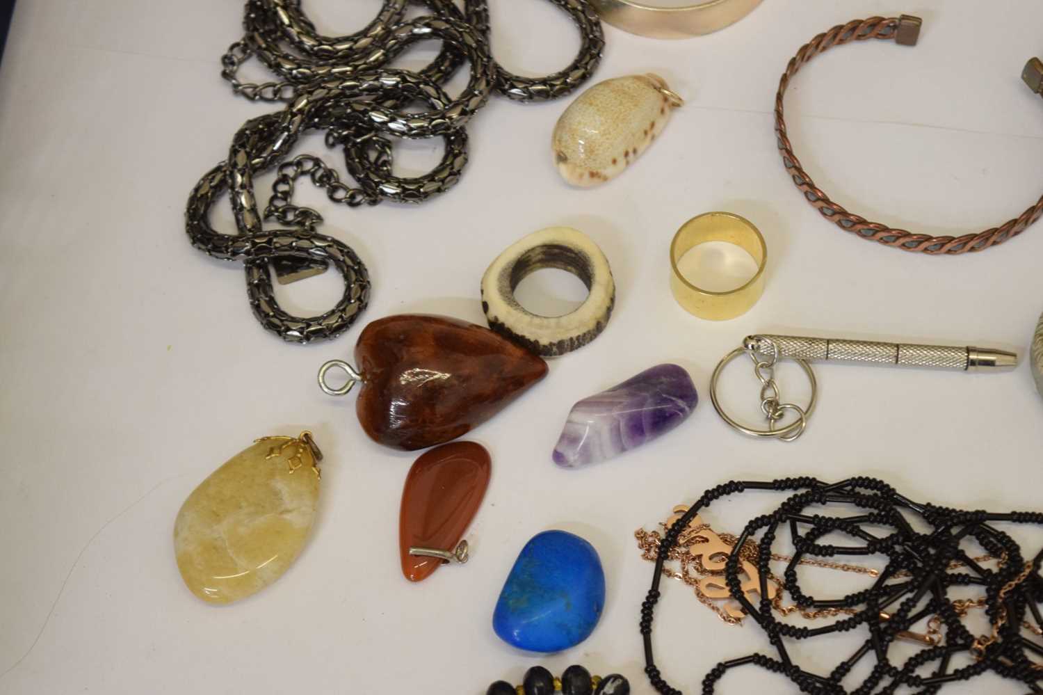 Assorted costume jewellery - Image 4 of 9