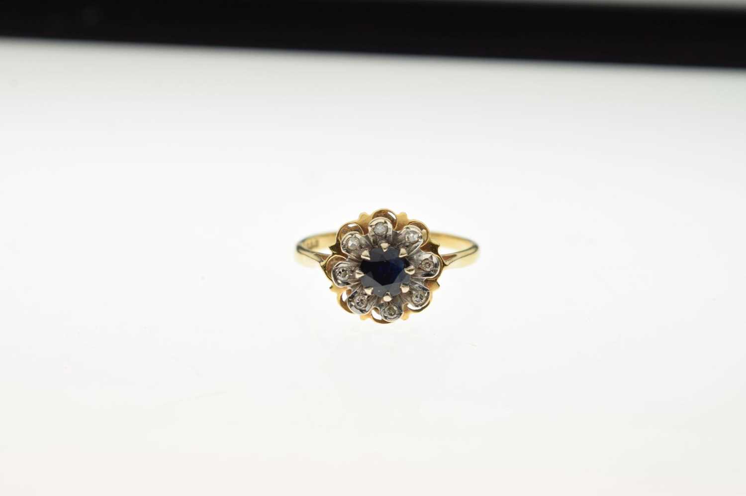 1970s sapphire and diamond 18ct gold flower head cluster ring - Image 6 of 6