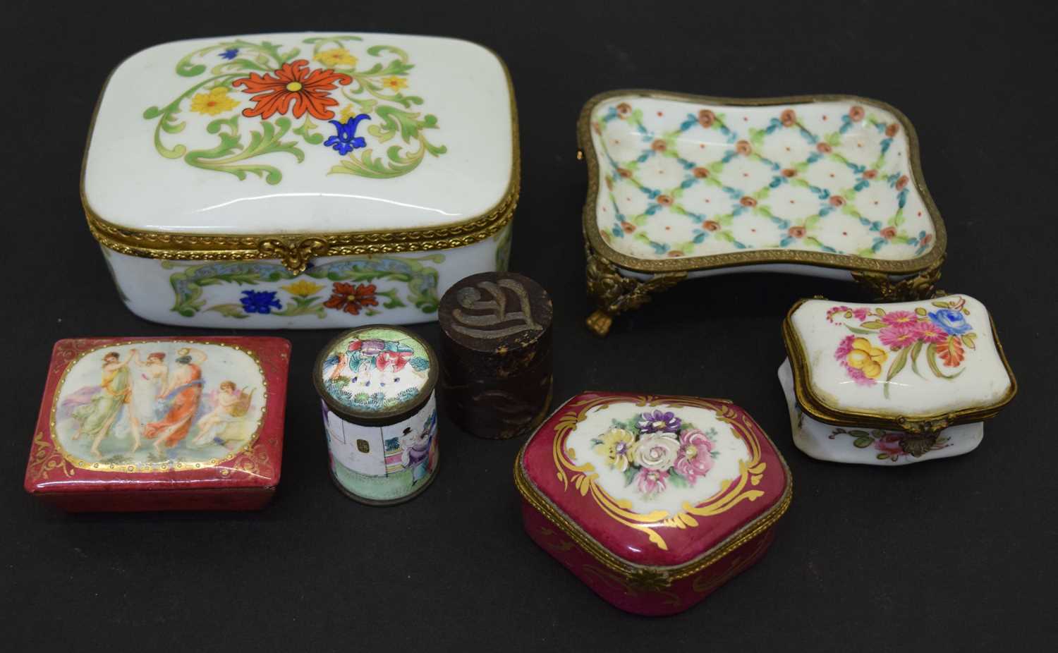 Group of porcelain boxes, etc