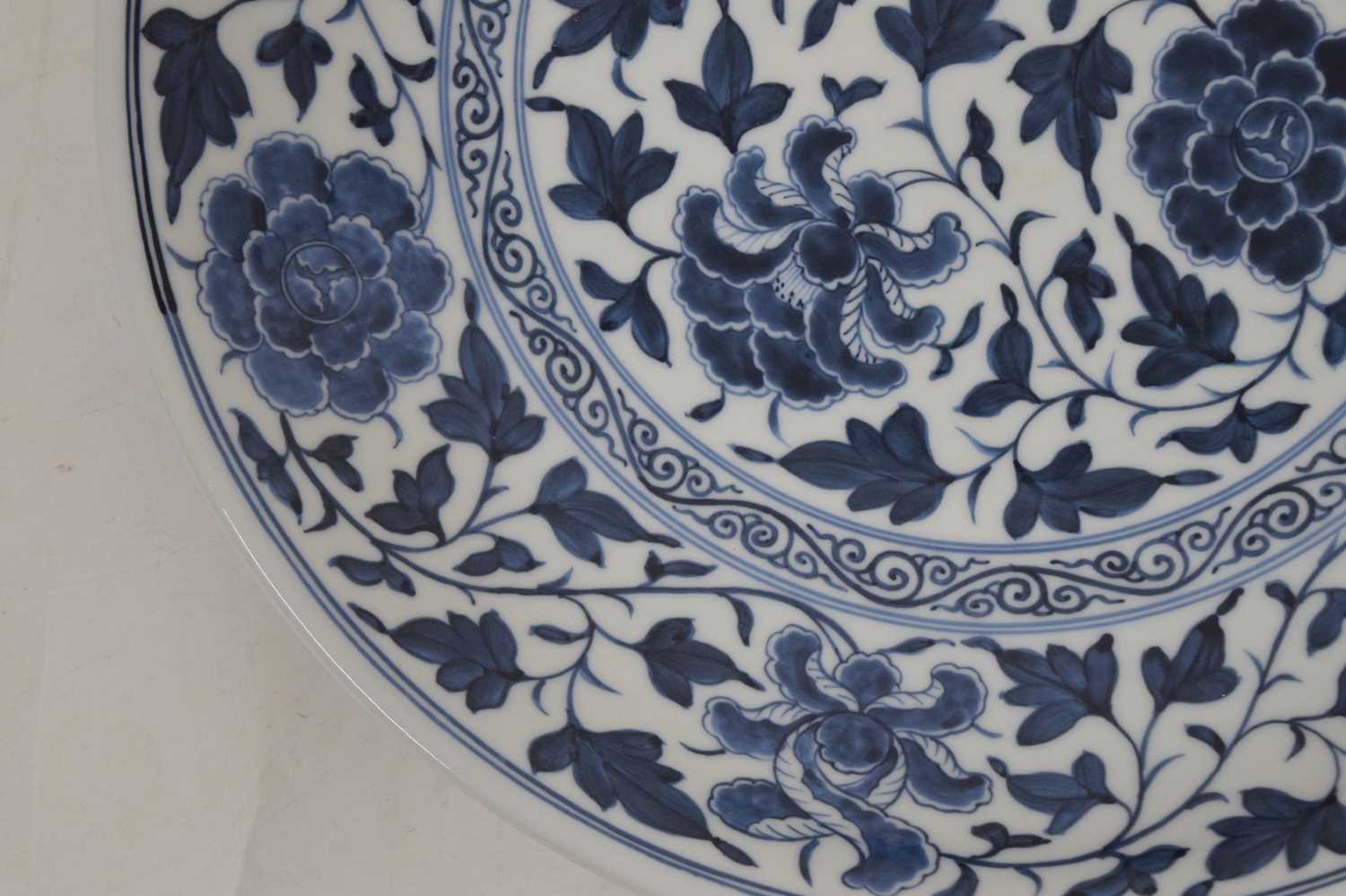 Large Chinese blue and white porcelain bowl - Image 8 of 8