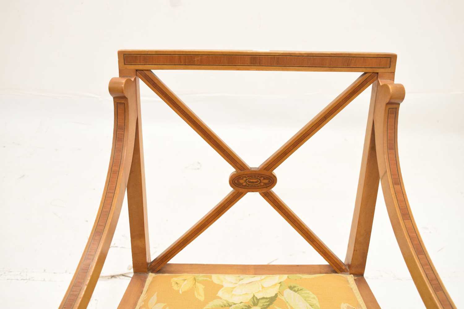 Edwardian crossbanded satinwood Sheraton-style elbow chair - Image 4 of 8